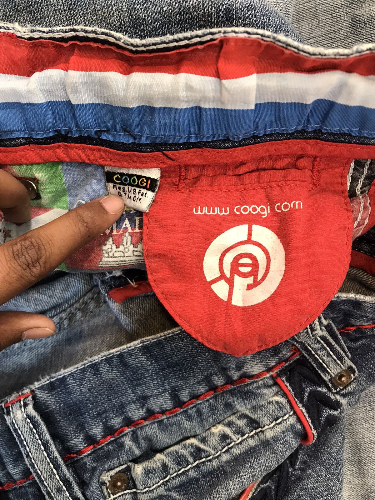 Coogi Vintage Coogi multi flags embroidered denim jort Size US 36 / EU 52 - 7 Thumbnail