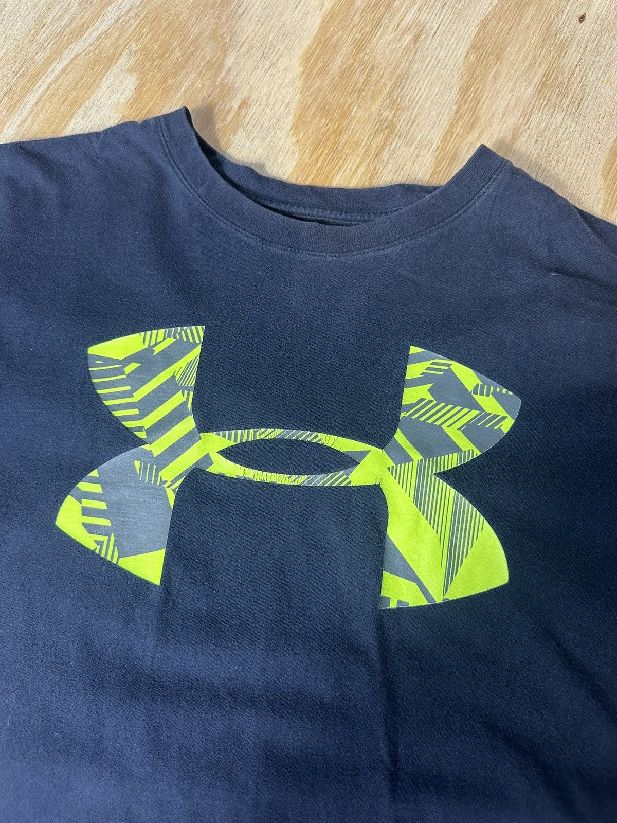 Under Armour Under Armour Black Blue Graphic Tee Neon Logo Shirt Large Size US L / EU 52-54 / 3 - 2 Thumbnail