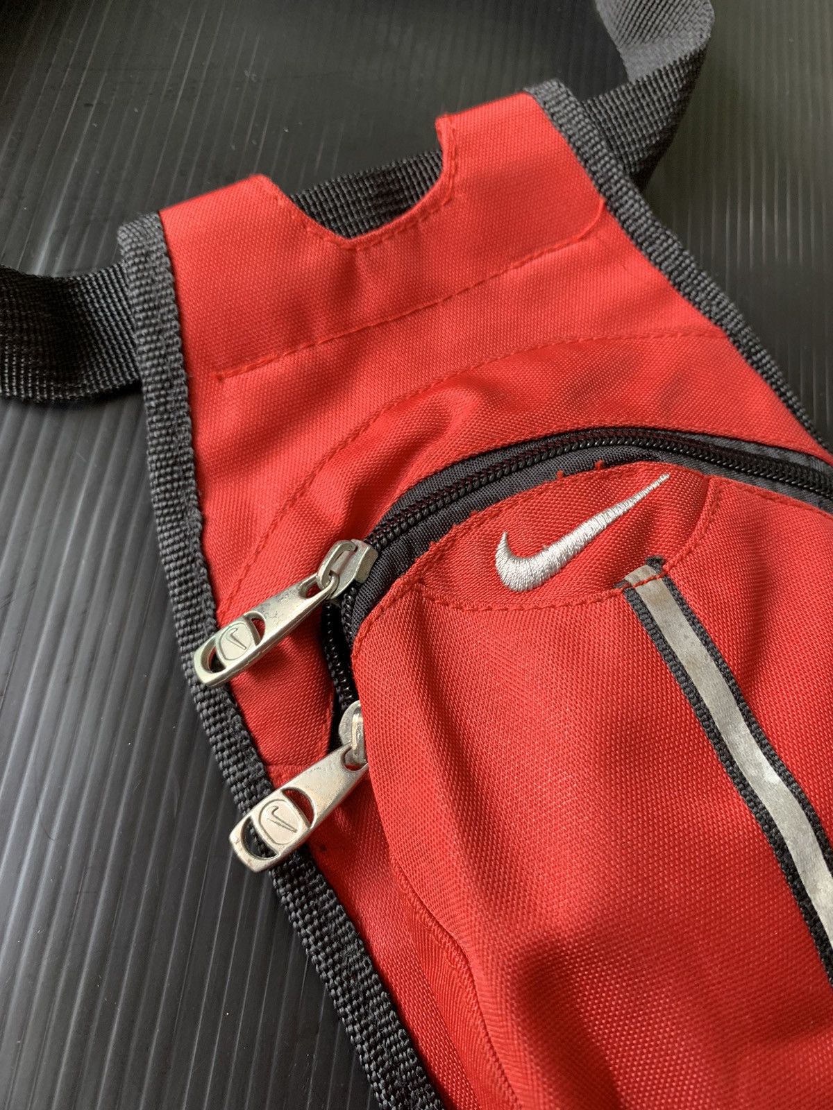 Nike Vintage Y2K Nike Sling Bag Crossbody Size ONE SIZE - 2 Thumbnail