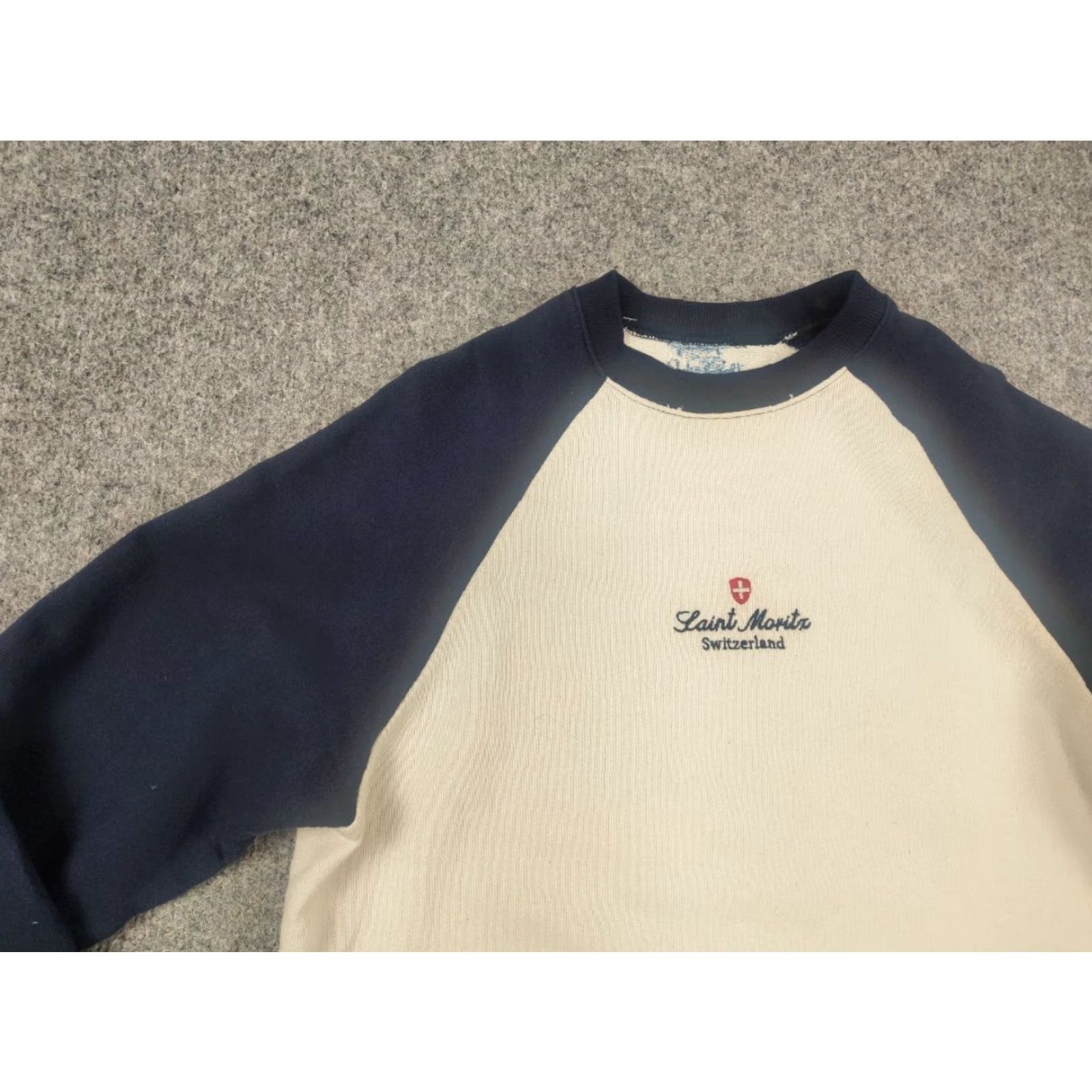 Vintage VINTAGE Saint Moritz Switzerland Design Logo Crewneck Sweatshirt Shirt Men M Beige Graphic Print 90s Army Style Size US M / EU 48-50 / 2 - 4 Thumbnail