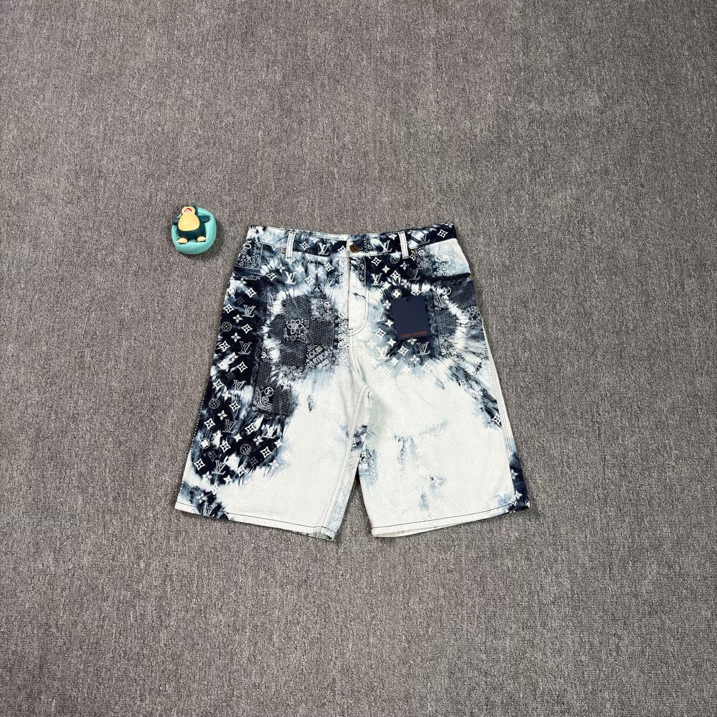 Louis Vuitton LV Bandana Print Denim Shorts Size US 32 / EU 48 - 1 Thumbnail