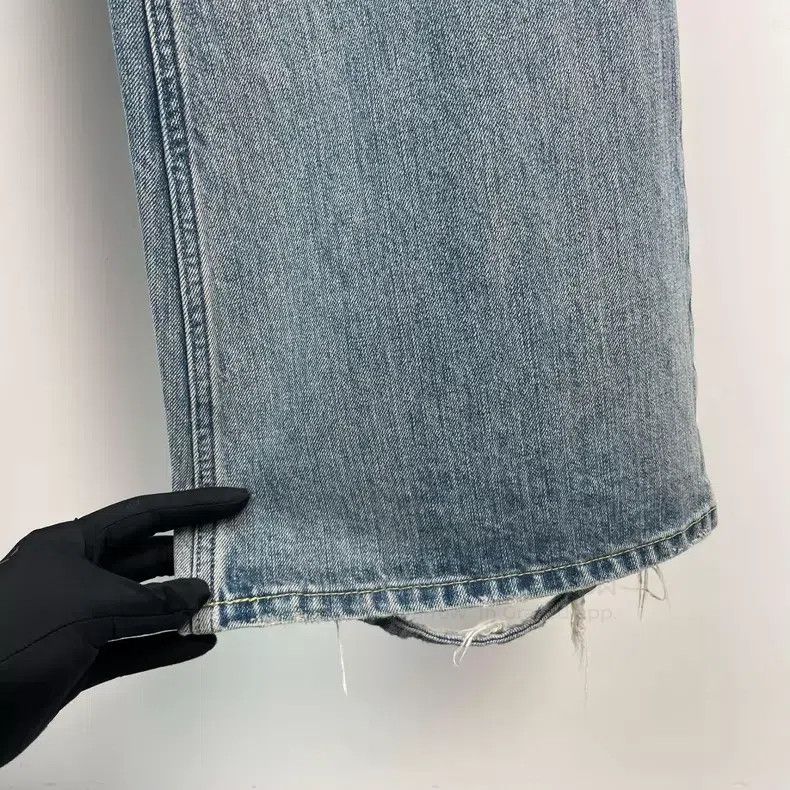 Balenciaga Balenciaga size M Asymmetrical Two-Tone Wide Leg Jeans Size US 27 - 4 Thumbnail