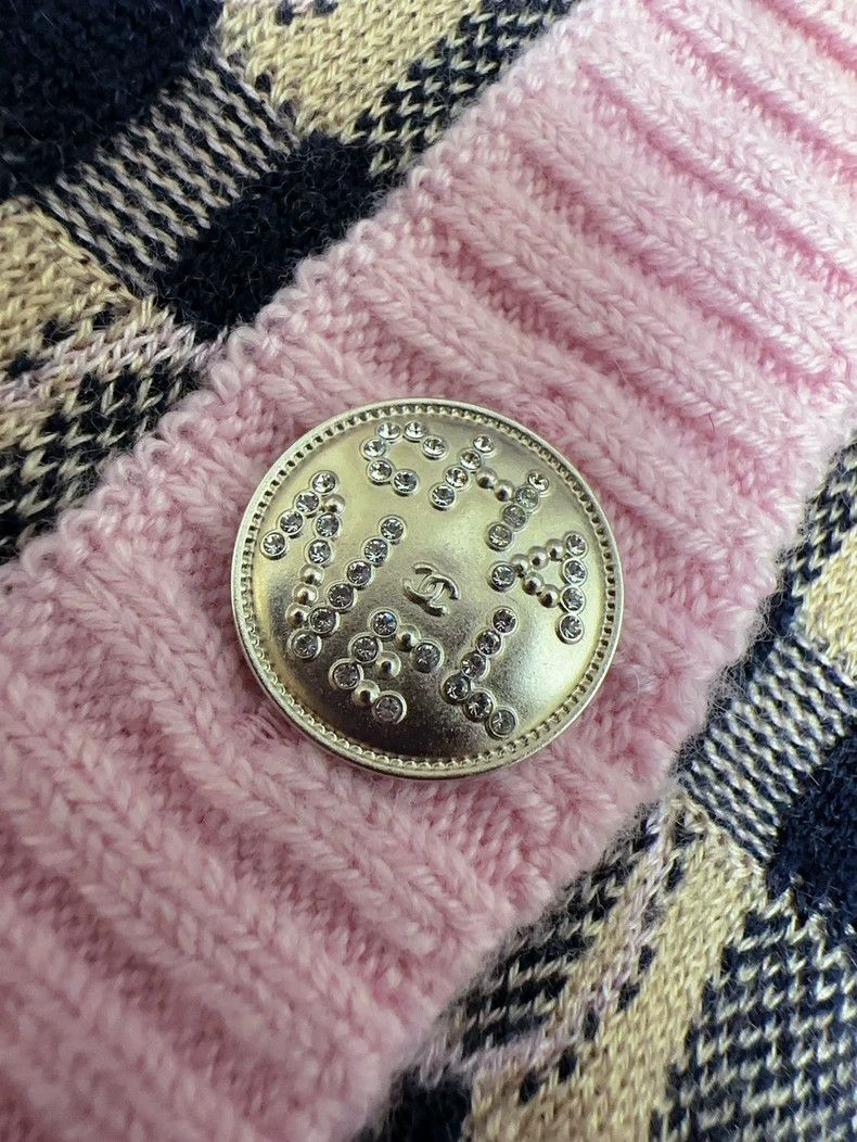 Chanel Chanel 21B pink plaid letter buckle knitted cardigan coat Size XXS / US 00 / IT 34 - 5 Thumbnail