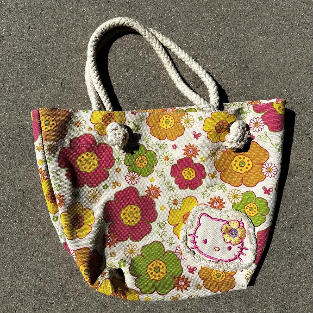 Cartoon Network × Japanese Brand 2000s Sanrio Hello Kitty Canvas Floral Rope Tote Bag Size ONE SIZE - 1 Thumbnail