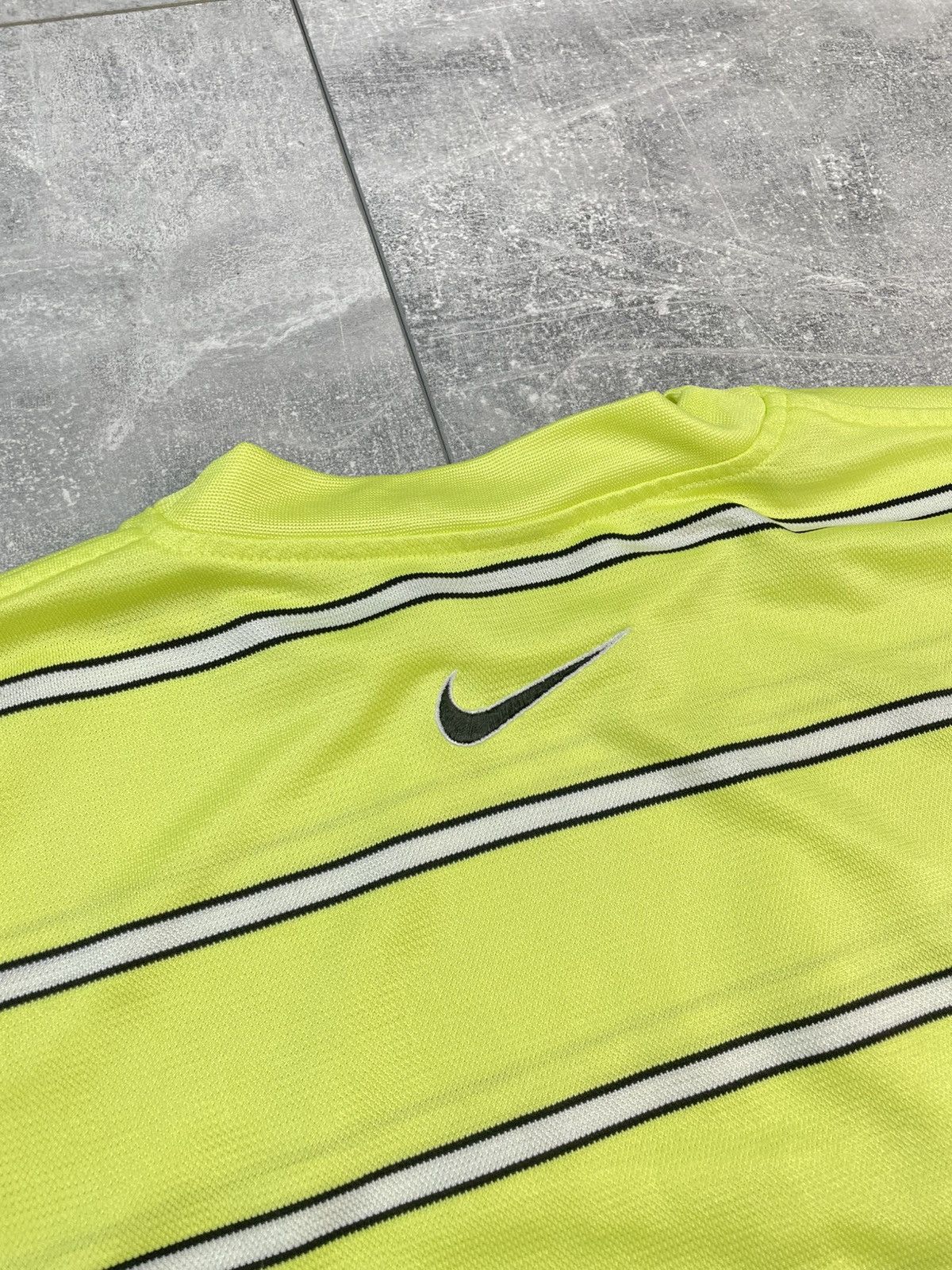 Nike × Vintage Nike Vintage 90s Center Swoosh Logo T-shirt Size US L / EU 52-54 / 3 - 4 Thumbnail