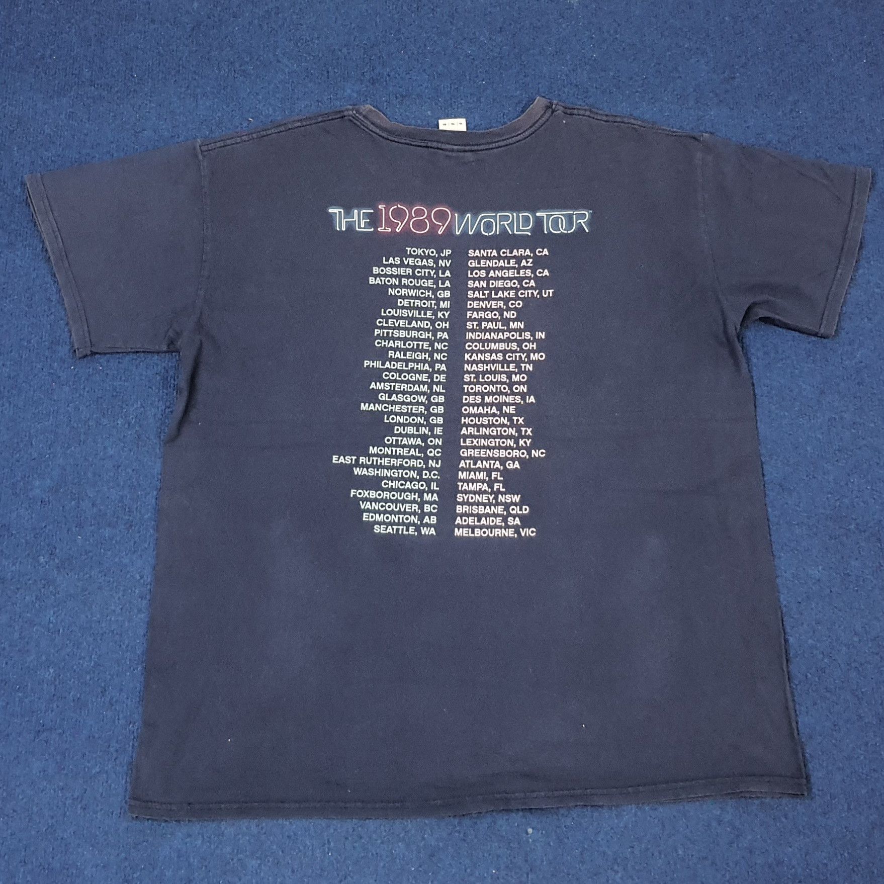 Band Tees × Vintage Vintage Taylor Swift The 1989 World Tour Tshirt C219N50 Size US XL / EU 56 / 4 - 3 Thumbnail