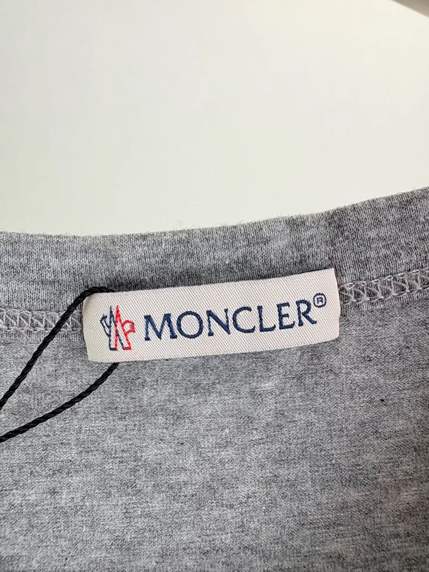 Moncler MONCLER Grey Short Sleeve T-shirt K1 Size US M / EU 48-50 / 2 - 4 Thumbnail