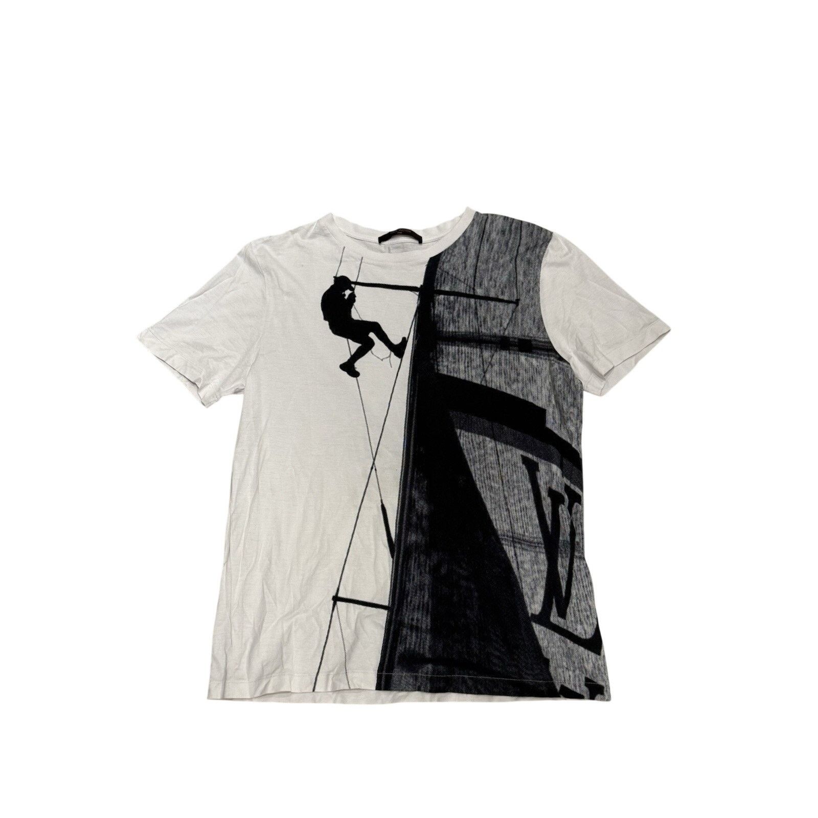 Louis Vuitton Louis Vuitton White x Navy Scaffolding Climbing Man T-Shirt Size US S / EU 44-46 / 1 - 1 Thumbnail