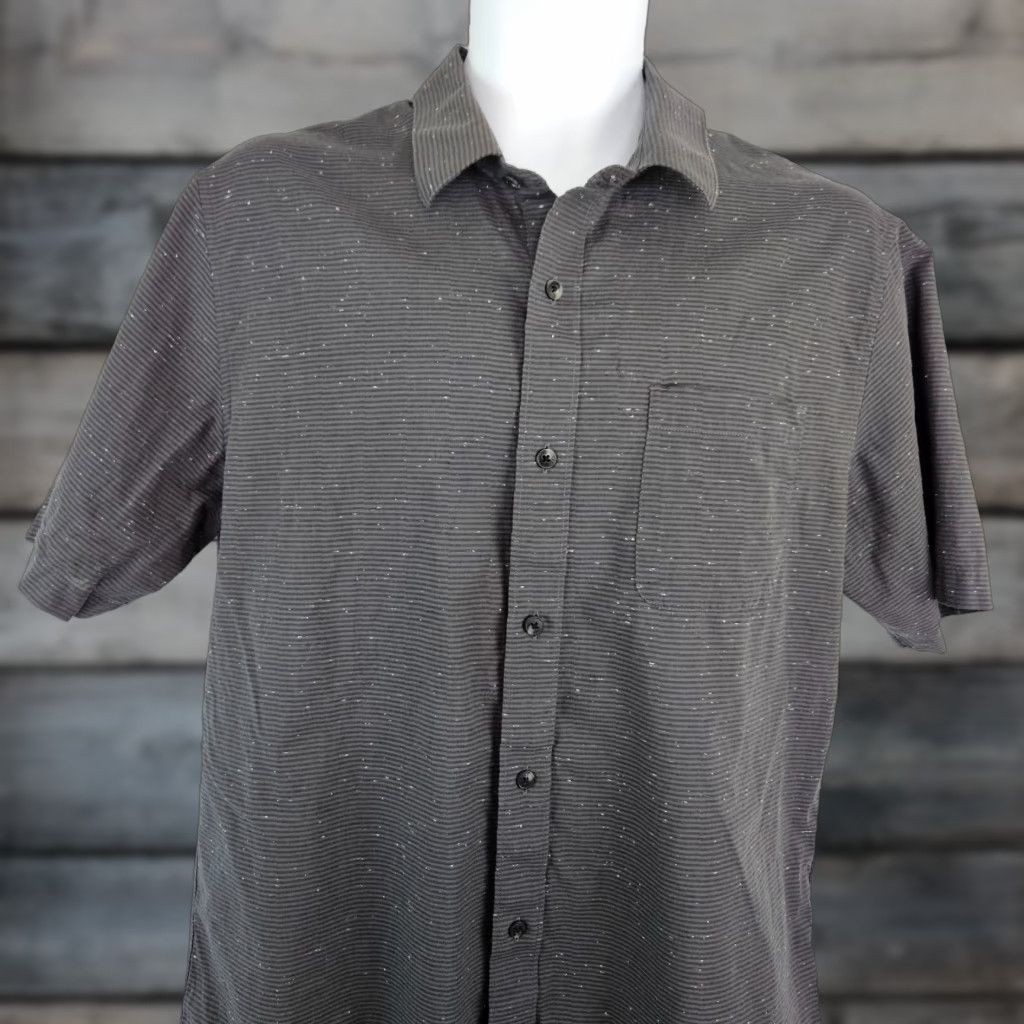 TravisMathew VINTAGE Travis Mathew Mens Button-Up Shirt Short Sleeve Black Gray Stripe L Shirt Mens Size US L / EU 52-54 / 3 - 1 Thumbnail