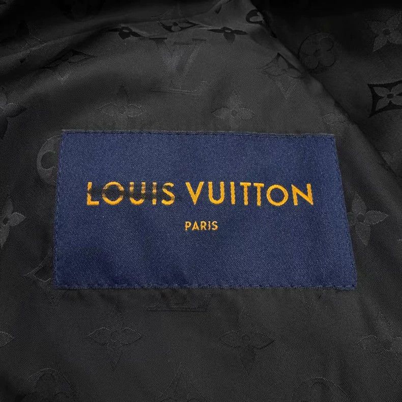 Louis Vuitton Louis Vuitton Multi-pocket functional jacket with presbyopi Size US M / EU 48-50 / 2 - 7 Thumbnail