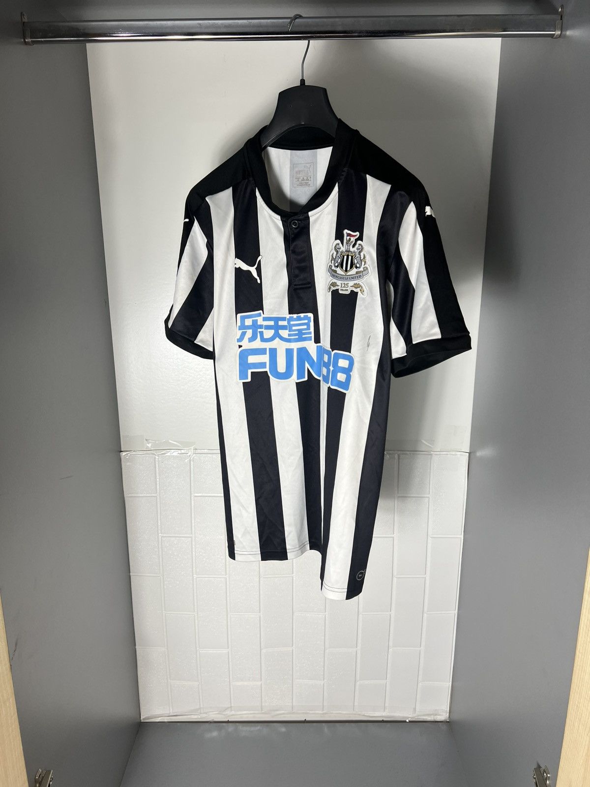 Vintage VERY RARE PUMA FC NEW CASTLE UNITED ENGLAND SOCCER JERSEY Size US L / EU 52-54 / 3 - 2 Thumbnail
