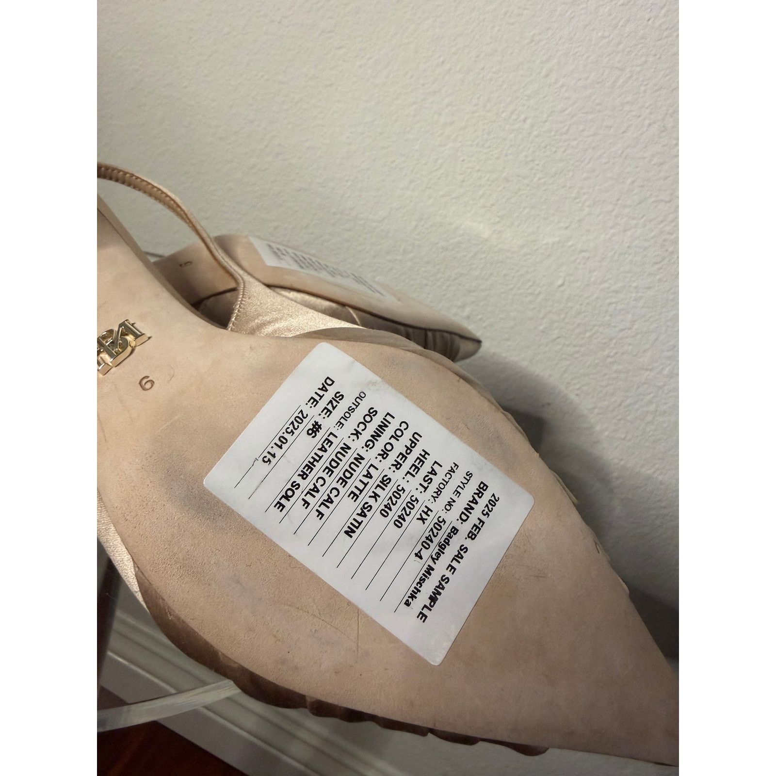 Badgley Mischka Badgley Mishka satin beige slingback heels size 6 Size US 6 / IT 36 - 9 Thumbnail