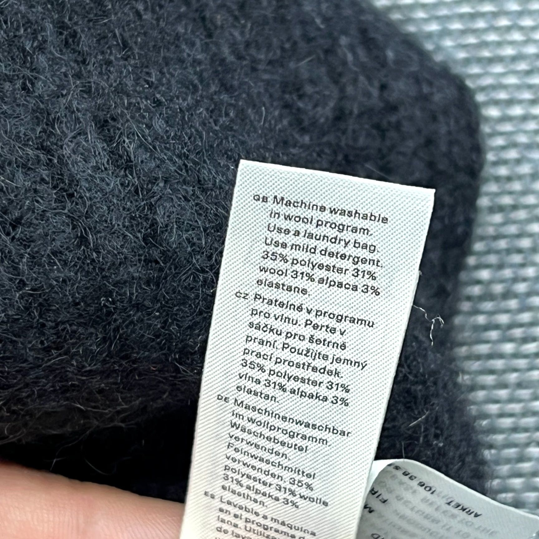 Arket ARKET Beanie Hat One Size Black Alpaca Wool Polyester Cuffed Fleece Ribbon Knit Unisex Adults Beanie Size US M / EU 48-50 / 2 - 7 Thumbnail