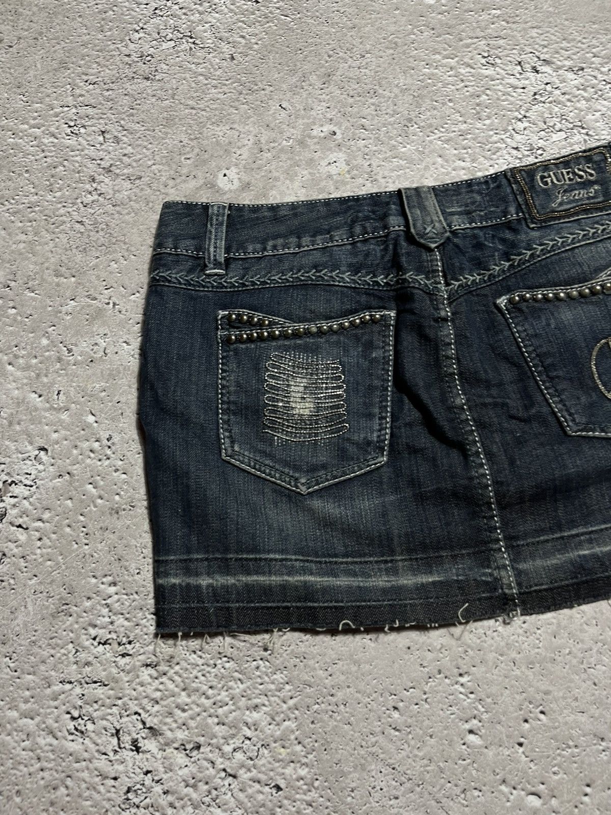 Guess × Vintage Y2K Guess Jeans Peace Patch Mini Denim Skirt Size M Size 30" / US 8 / IT 44 - 3 Thumbnail