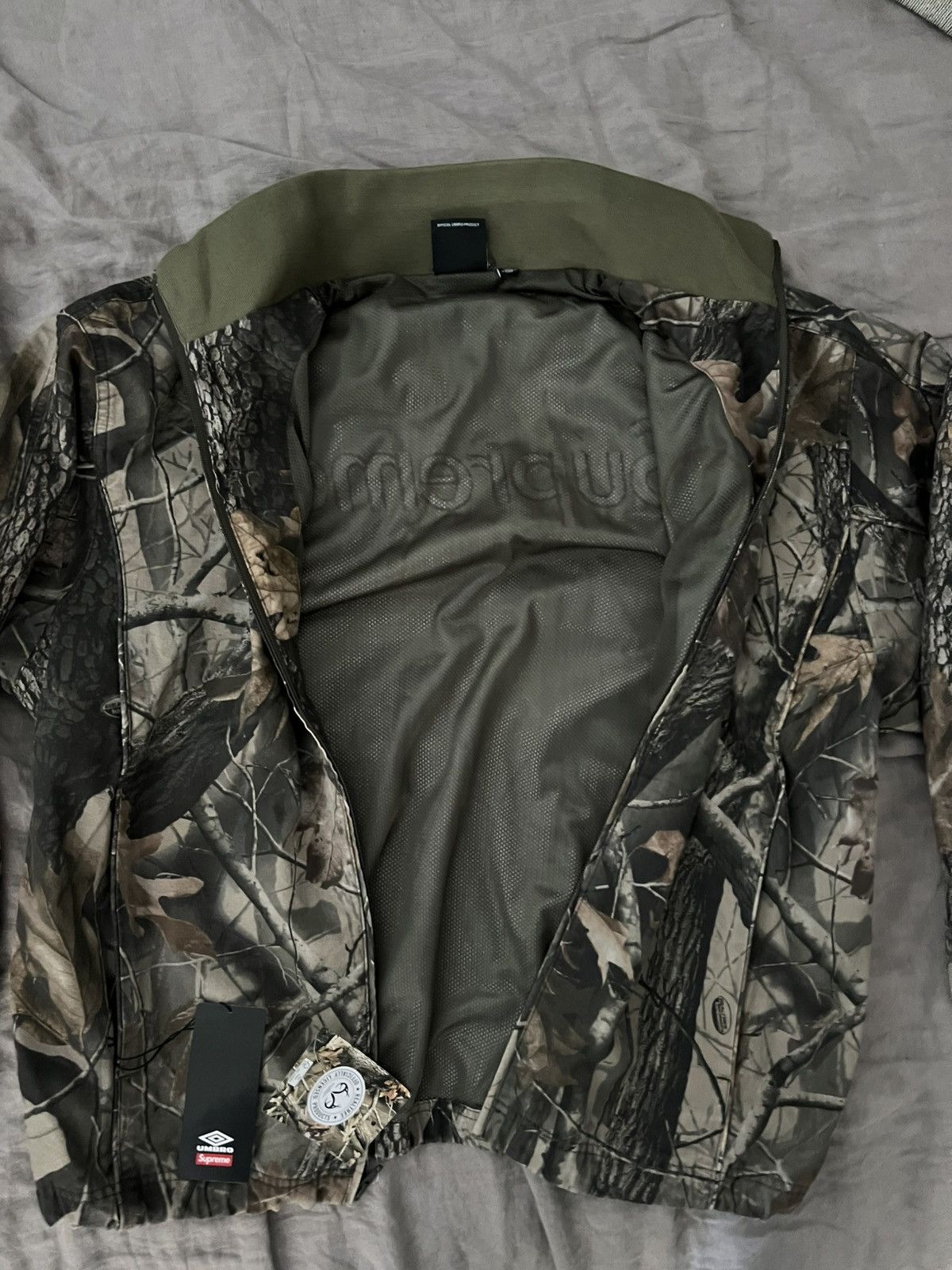 Supreme × Umbro Size Medium Supreme X Umbro Ripstop Track Jacket Camo Size US M / EU 48-50 / 2 - 12 Thumbnail