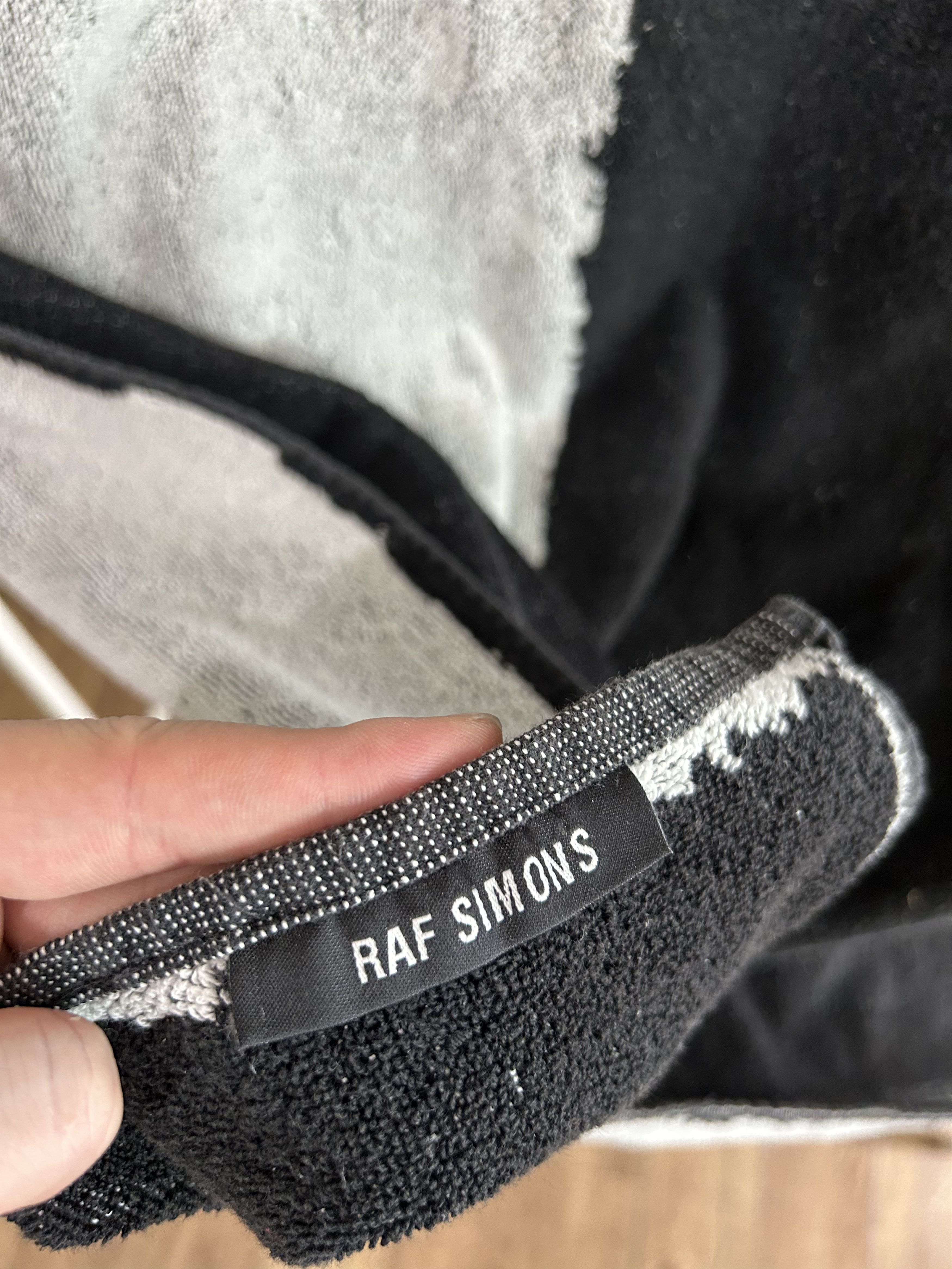Raf Simons RAF SIMONS Limited Edition Beach Towel (2009) Size ONE SIZE - 3 Thumbnail