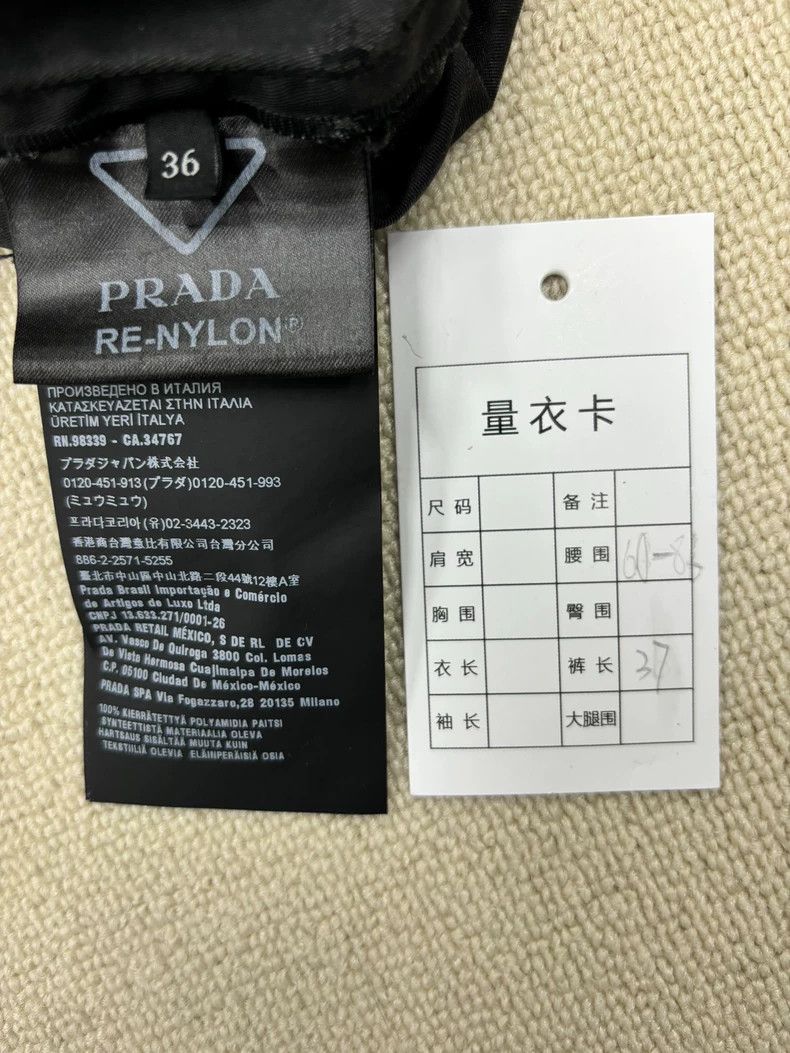 Prada Prada Metal Triangle Black Shorts 2504-Nextarrow Size US 36 / EU 52 - 5 Thumbnail