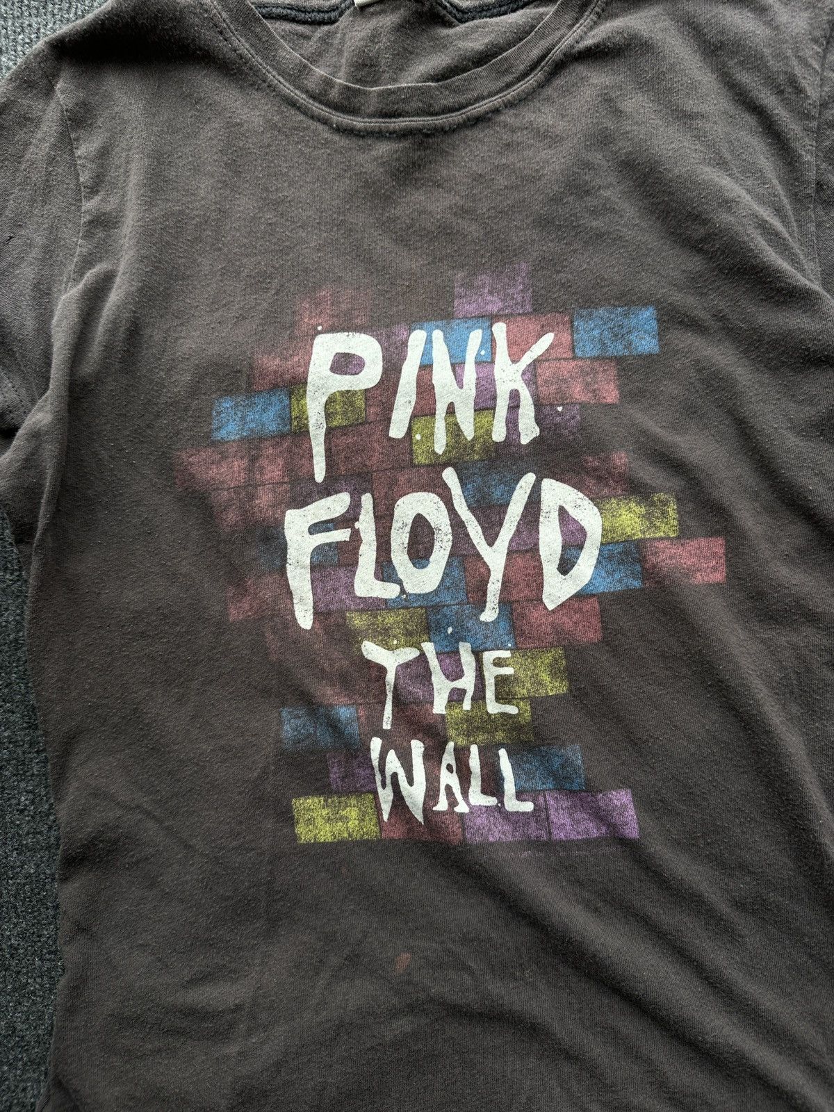 Band Tees 🚨PINK FLOYD THE WALL ALBUM T-SHIRT TOP WOMEN Size S / US 4 / IT 40 - 3 Thumbnail