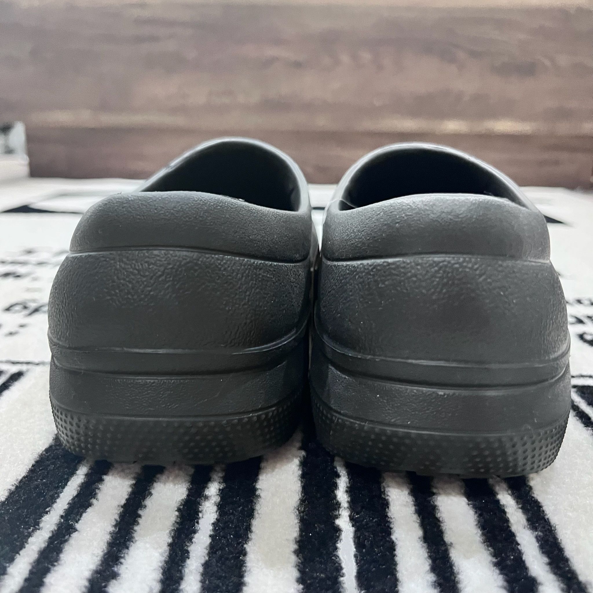 Crocs Crocs On The Clock Work Slip-On Dual Comfort Anti Slip Clog Size US 9 / EU 42 - 6 Thumbnail