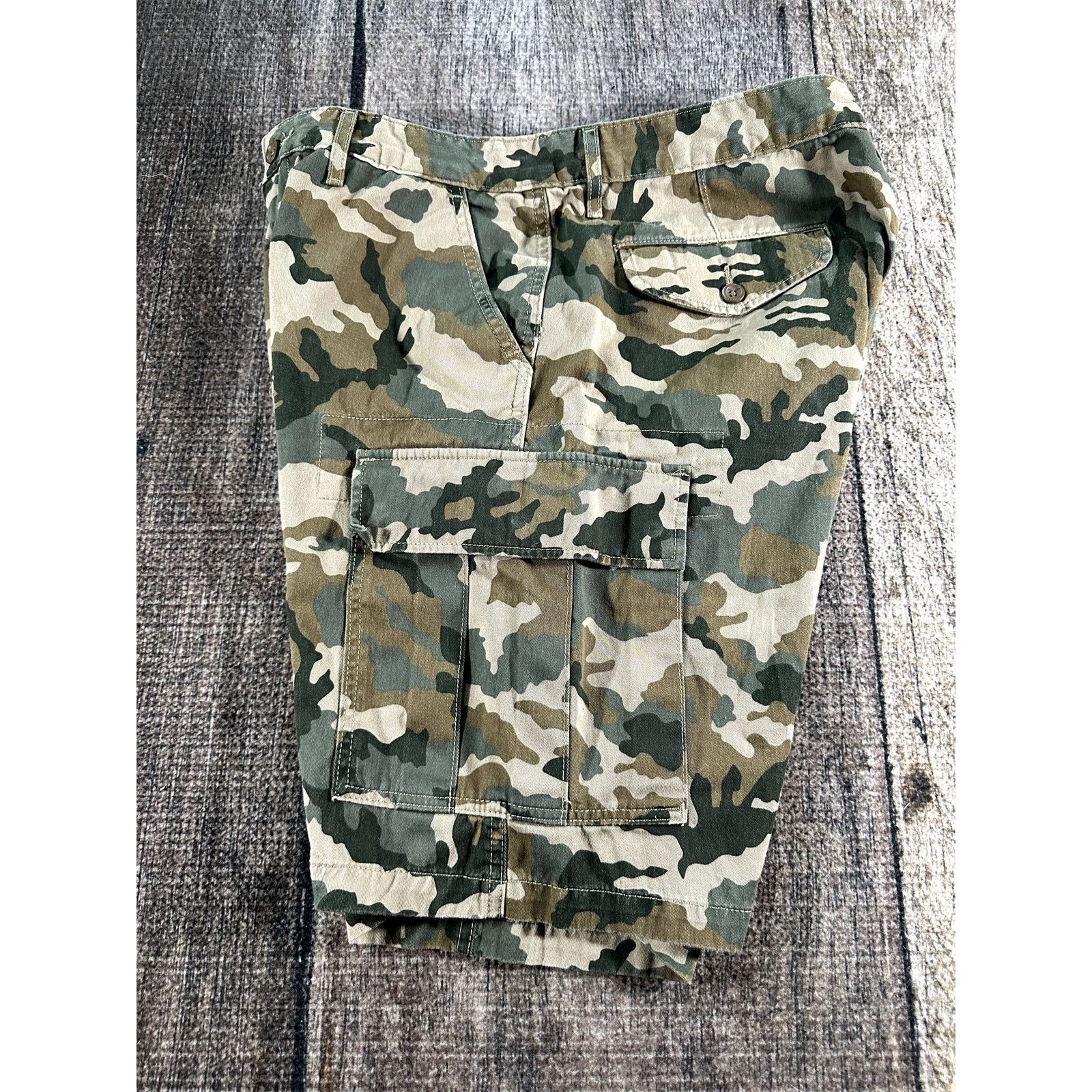 Levi's Levi's Strauss & Co Camo Cargo Shorts Men's Size 34 Secure Size US 34 / EU 50 - 3 Thumbnail