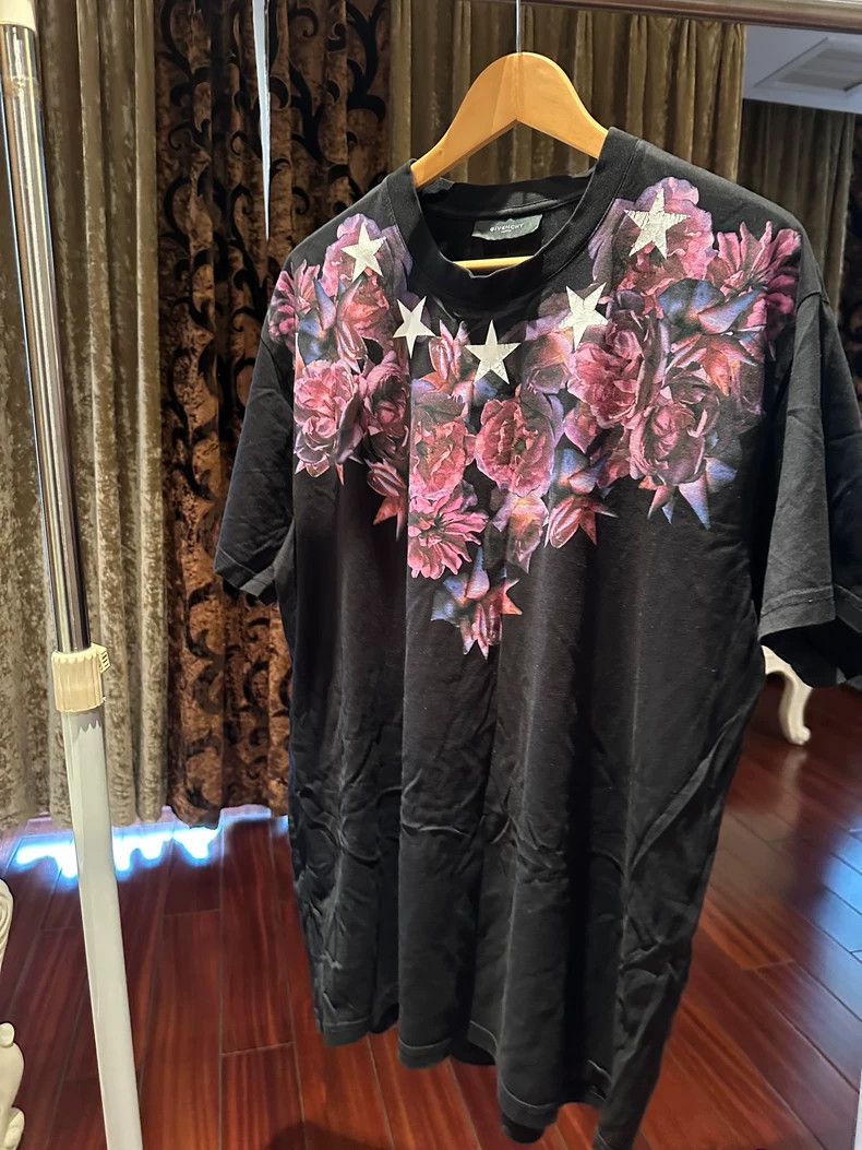 Givenchy Givenchy Rose and star T-shirt Size US L / EU 52-54 / 3 - 1 Thumbnail