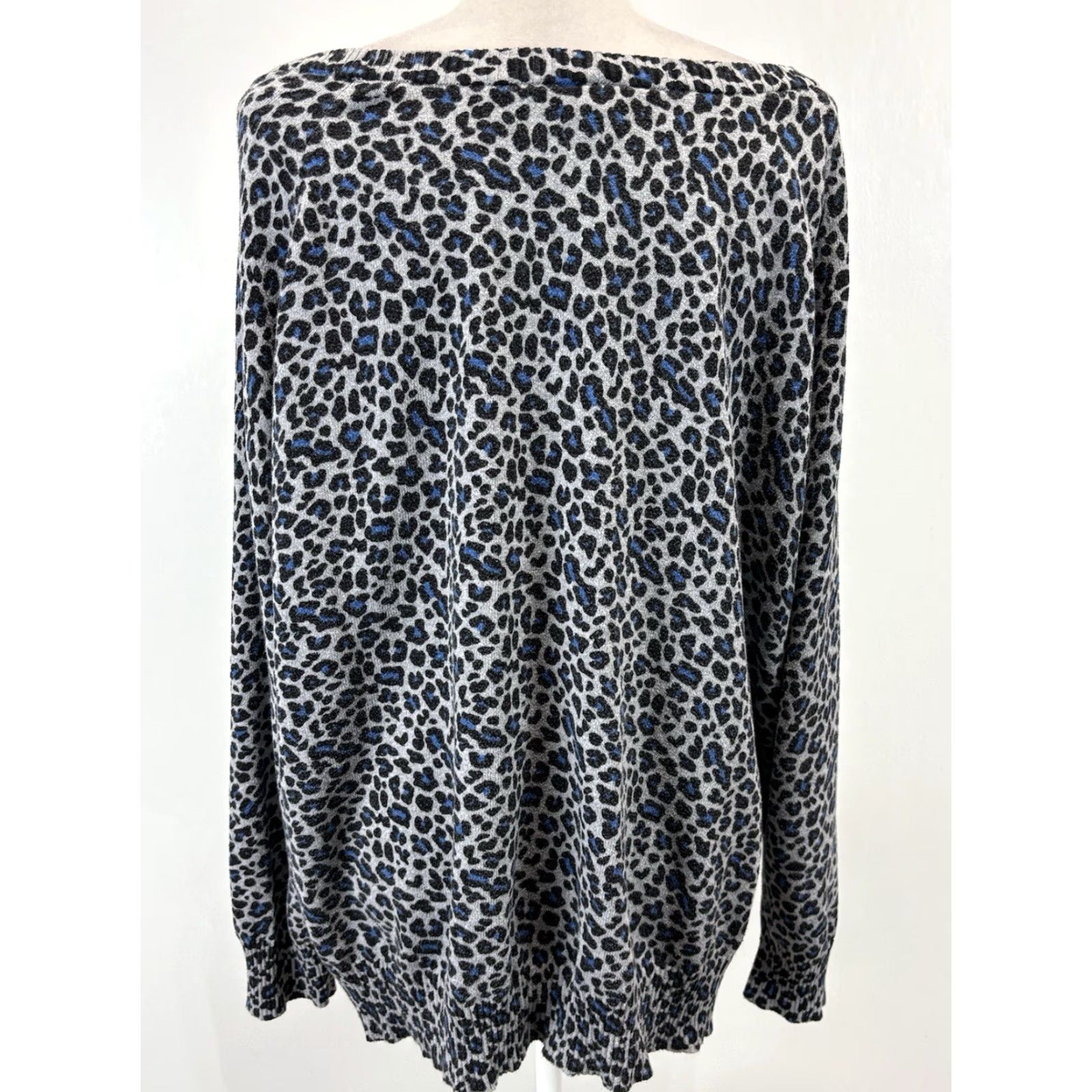 Torrid Torrid Blue & Grey Animal Print Sweater Sz 3 3X Plus Round Neck Size XXL / US 16-18 / IT 52-54 - 3 Thumbnail