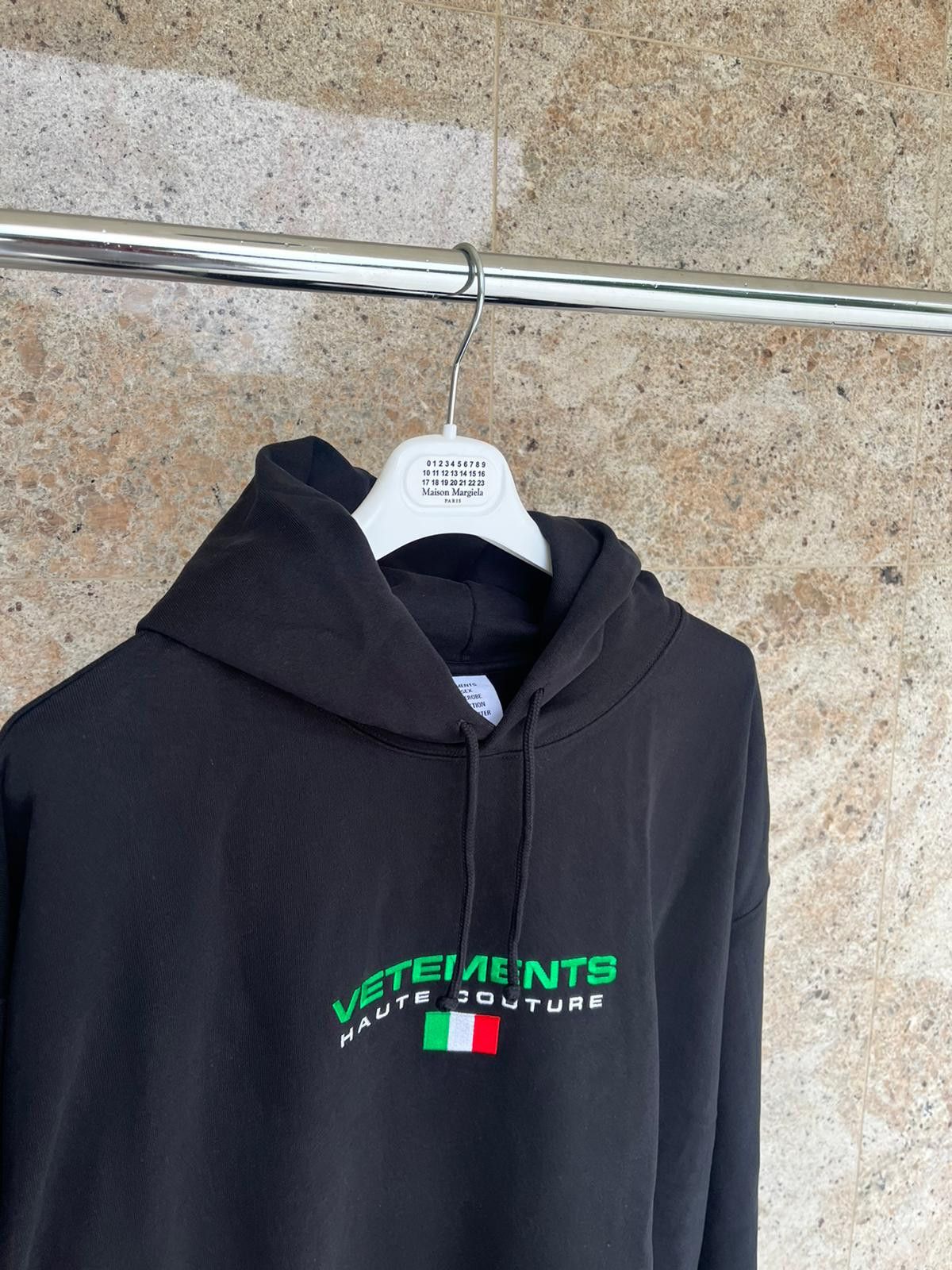 Vetements Vetements Italy Logo Hoodie Size US S / EU 44-46 / 1 - 4 Thumbnail