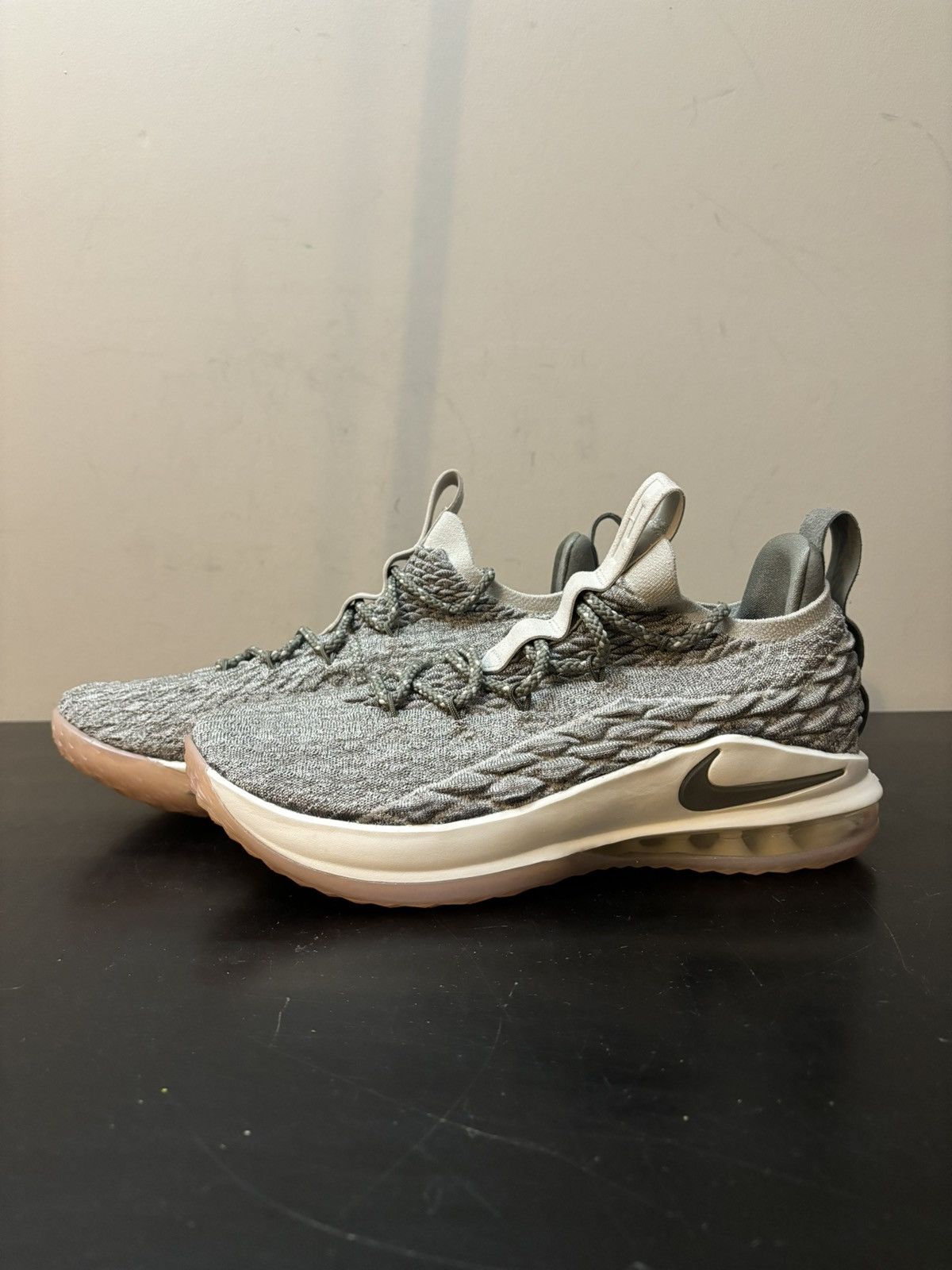 Nike Nike Lebron 15 Low Light Bone Size US 9 / EU 42 - 1 Thumbnail