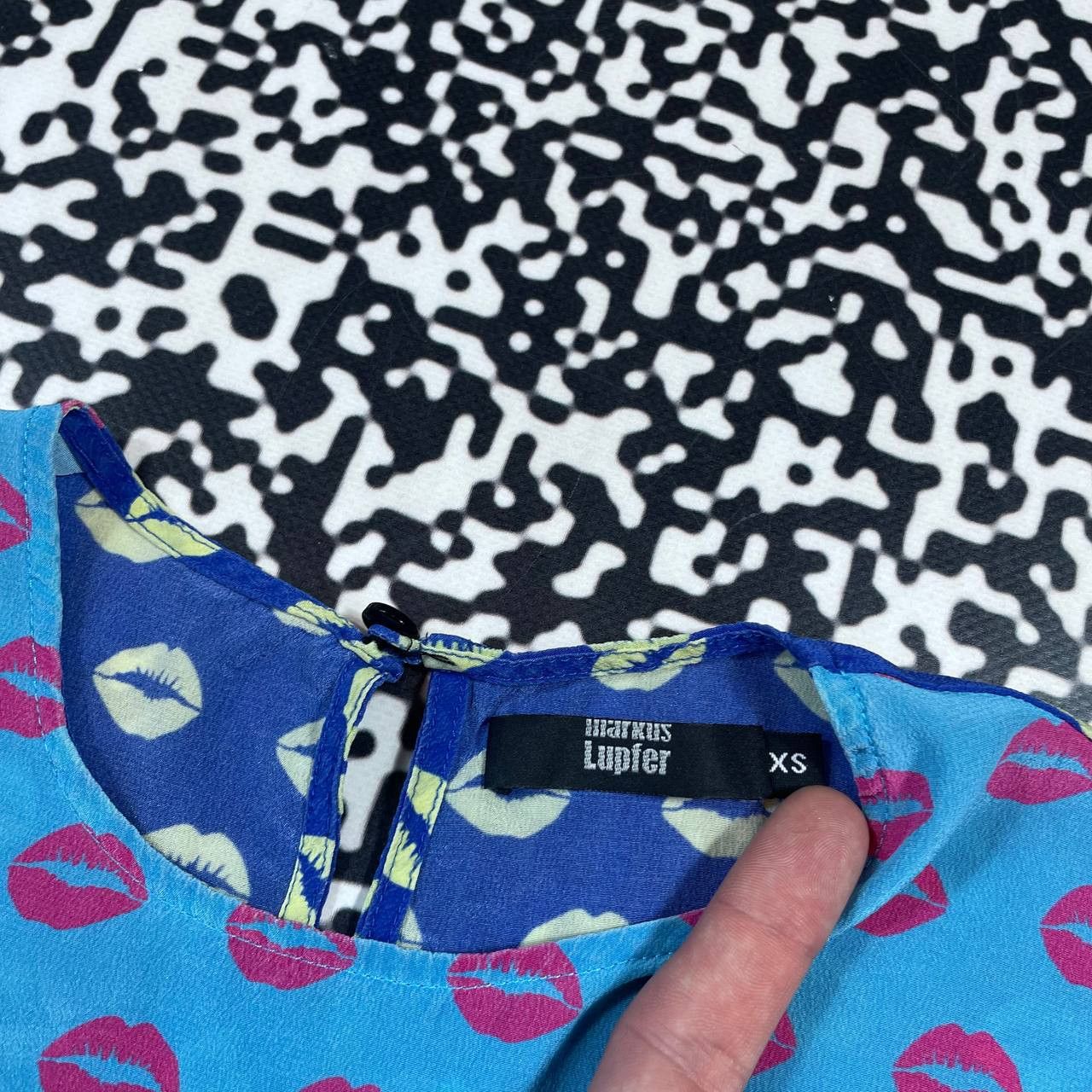 Markus Lupfer Vintage Y2K Markus Lupfer Silk Retro Kiss Logo Shirt Luxury Size XS / US 0-2 / IT 36-38 - 17 Thumbnail