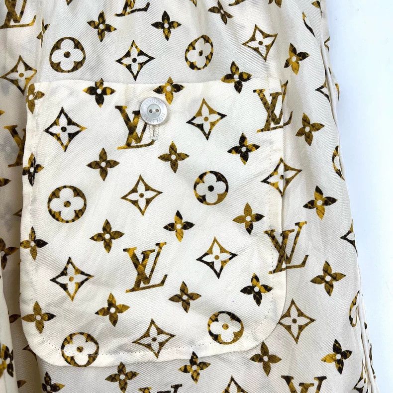 Louis Vuitton Louis Vuitton Off-white printed silk shorts with aged flowe Size US 40 / EU 56 - 5 Thumbnail