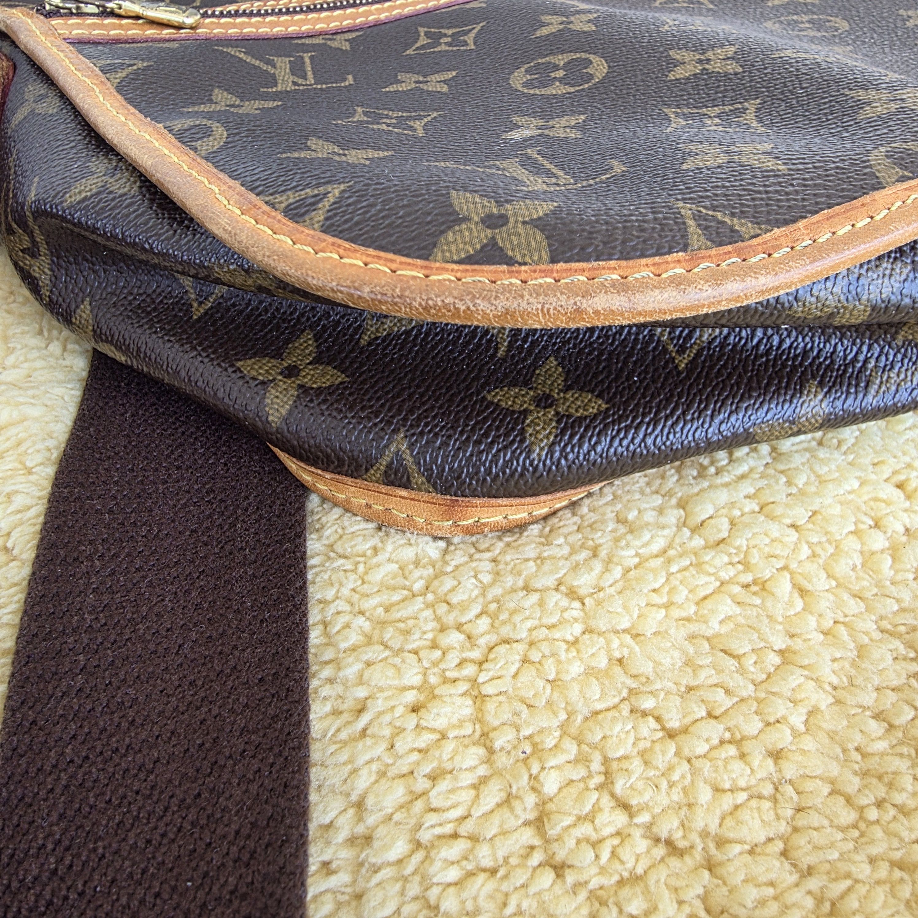 Louis Vuitton Louis Vuitton Monogram Bosphore PM Messenger Bag Size ONE SIZE - 13 Thumbnail