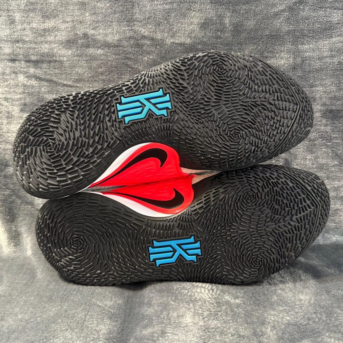Nike kyrie low 2 very good condition us13 Size US 13 / EU 46 - 5 Thumbnail