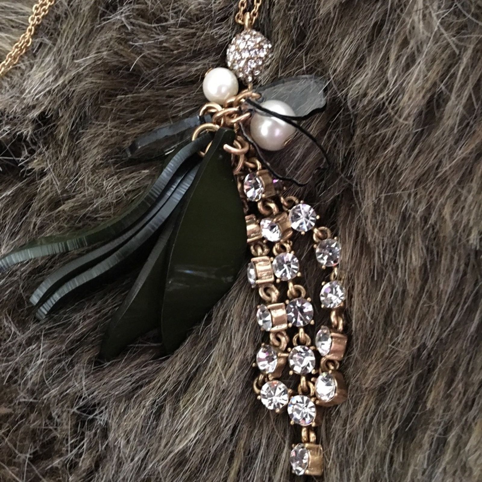 Ann Taylor Ann Taylor green leaf rhinestone cluster necklace Size ONE SIZE - 7 Thumbnail