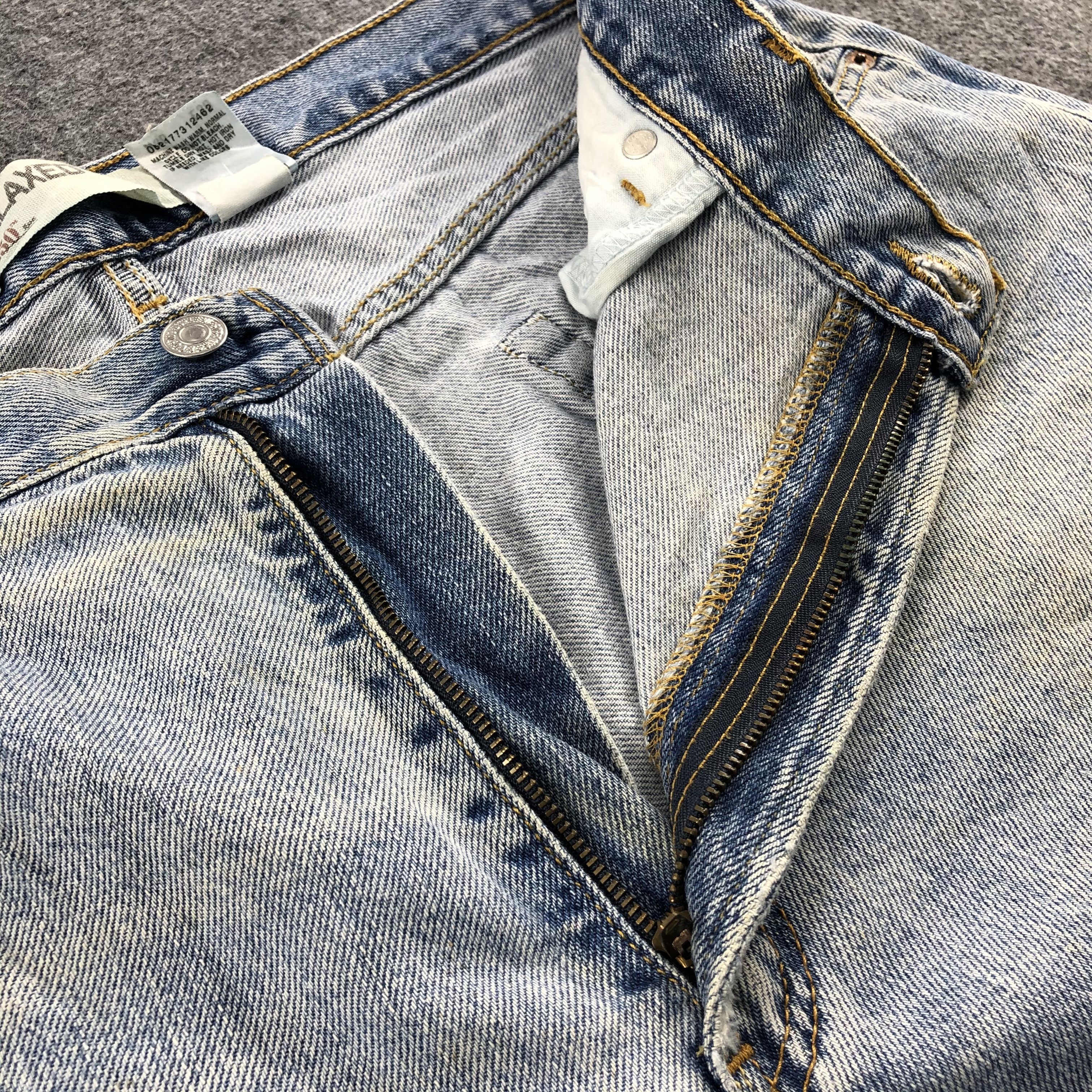 Levi's Vintage Levis 550 Jeans Light Washed Denim KJ472 Size US 36 / EU 52 - 7 Thumbnail