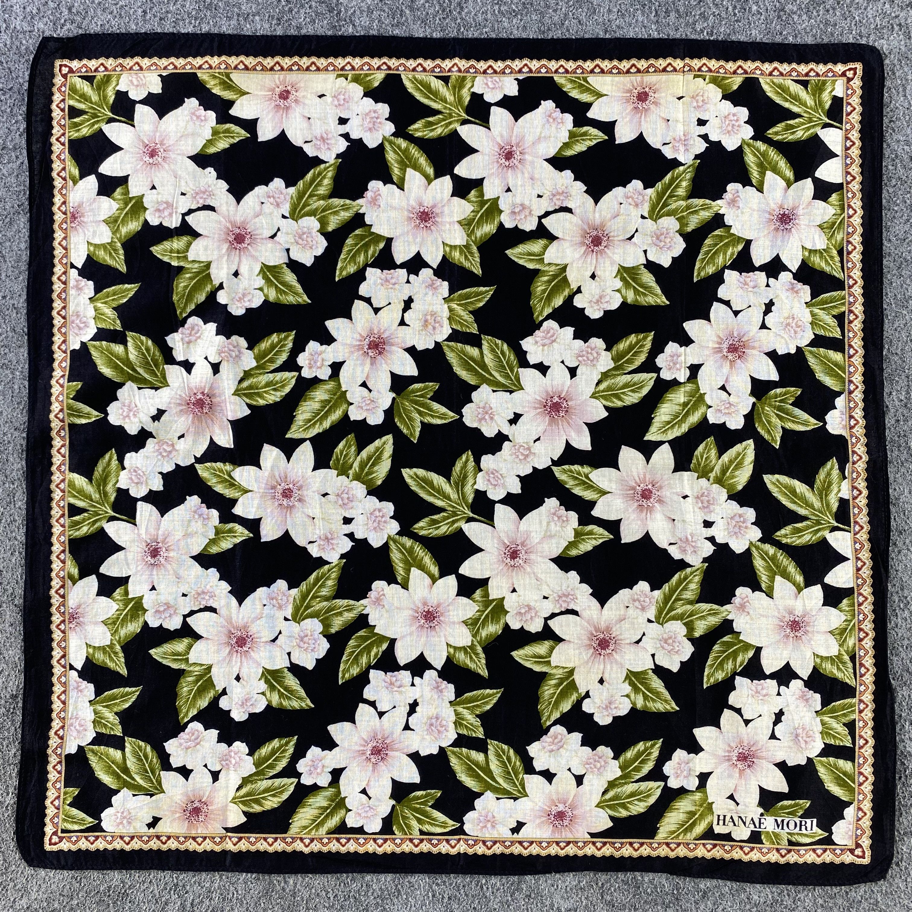 Hanae Mori Hanae Mori Handkerchief/Neckerchief/Bandana HC738 Size ONE SIZE - 1 Thumbnail