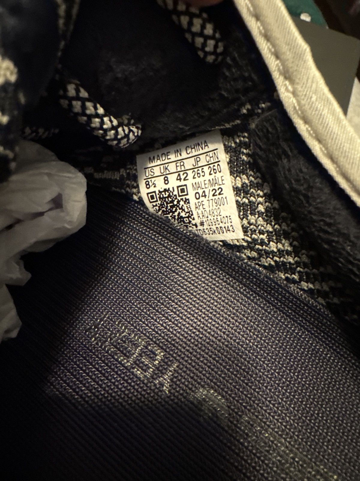 Yeezy Yeezy 350 2022 ReRelease Size US 8.5 / EU 41-42 - 6 Thumbnail