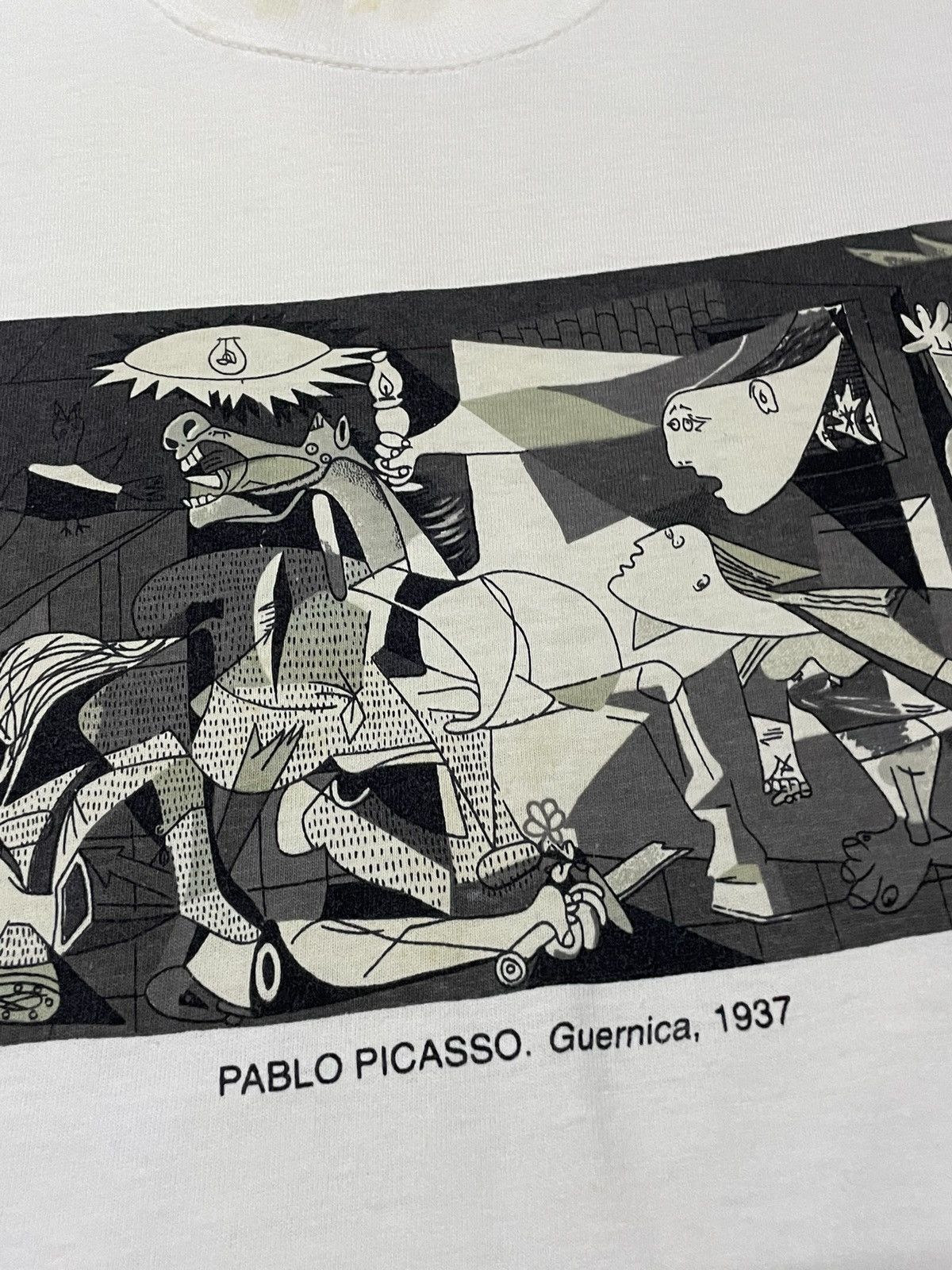 Vintage Vintage 90s Pablo picasso Guernica 1937 Painting Art Tshirt Size US M / EU 48-50 / 2 - 7 Thumbnail