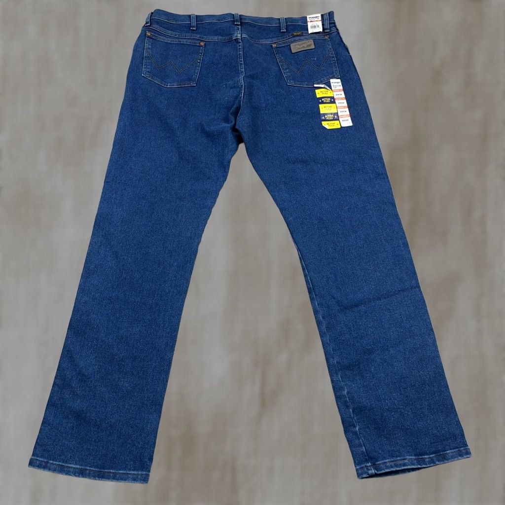 Wrangler Wrangler Cowboy Cut Jeans Men 42x34 Dark Wash Denim 5-Pocket Regular Fit Blue Cowboy Theme Regular Size Size US 42 / EU 58 - 1 Thumbnail
