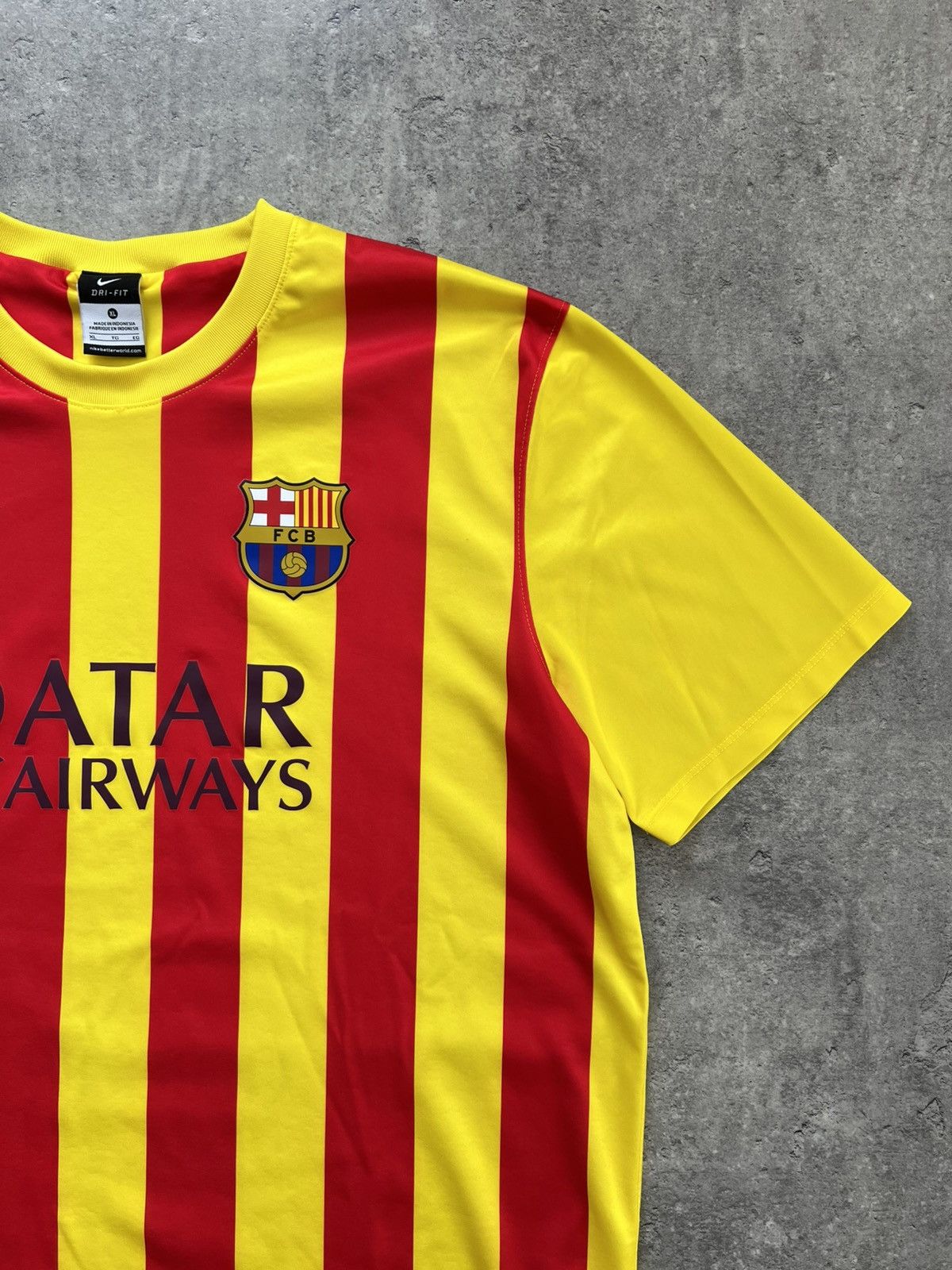 Nike 2013/2014 Nike FC Barcelona Vintage Soccer Jersey T-Shirt Size US XL / EU 56 / 4 - 6 Thumbnail