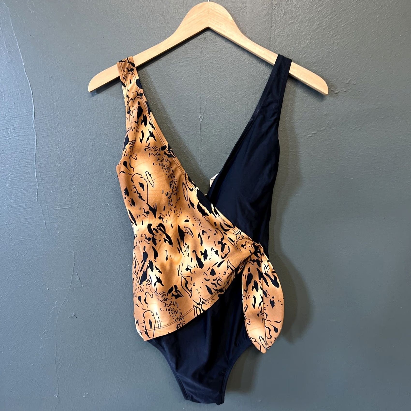 Vintage Shore Shapes Swimwear 14 One Piece Womens Halter Slimming Animal Print Beach Summer Nylon Spandex Tummy Control Size ONE SIZE - 2 Thumbnail