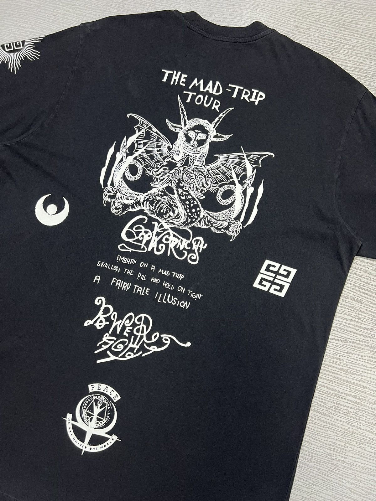 Givenchy Givenchy - Mad Trip Tour Oversized T-Shirt Size US XS / EU 42 / 0 - 14 Thumbnail