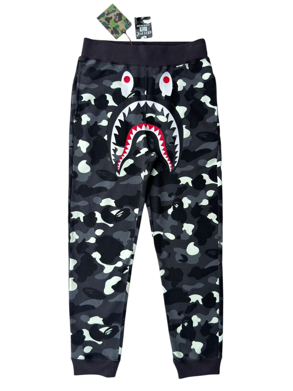Bape BAPE Black Glow in the dark Camo Shark Sweatpants Size US 32 / EU 48 - 1 Thumbnail