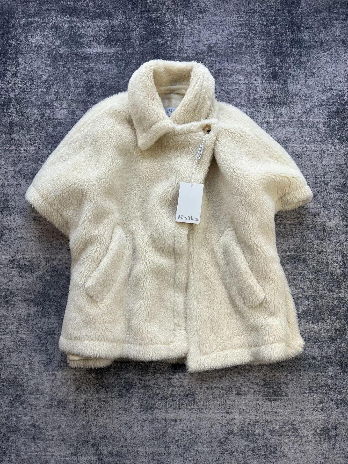 Max Mara MaxMara White Teddy Cape Cloak. Size XXS / US 00 / IT 34 - 1 Thumbnail