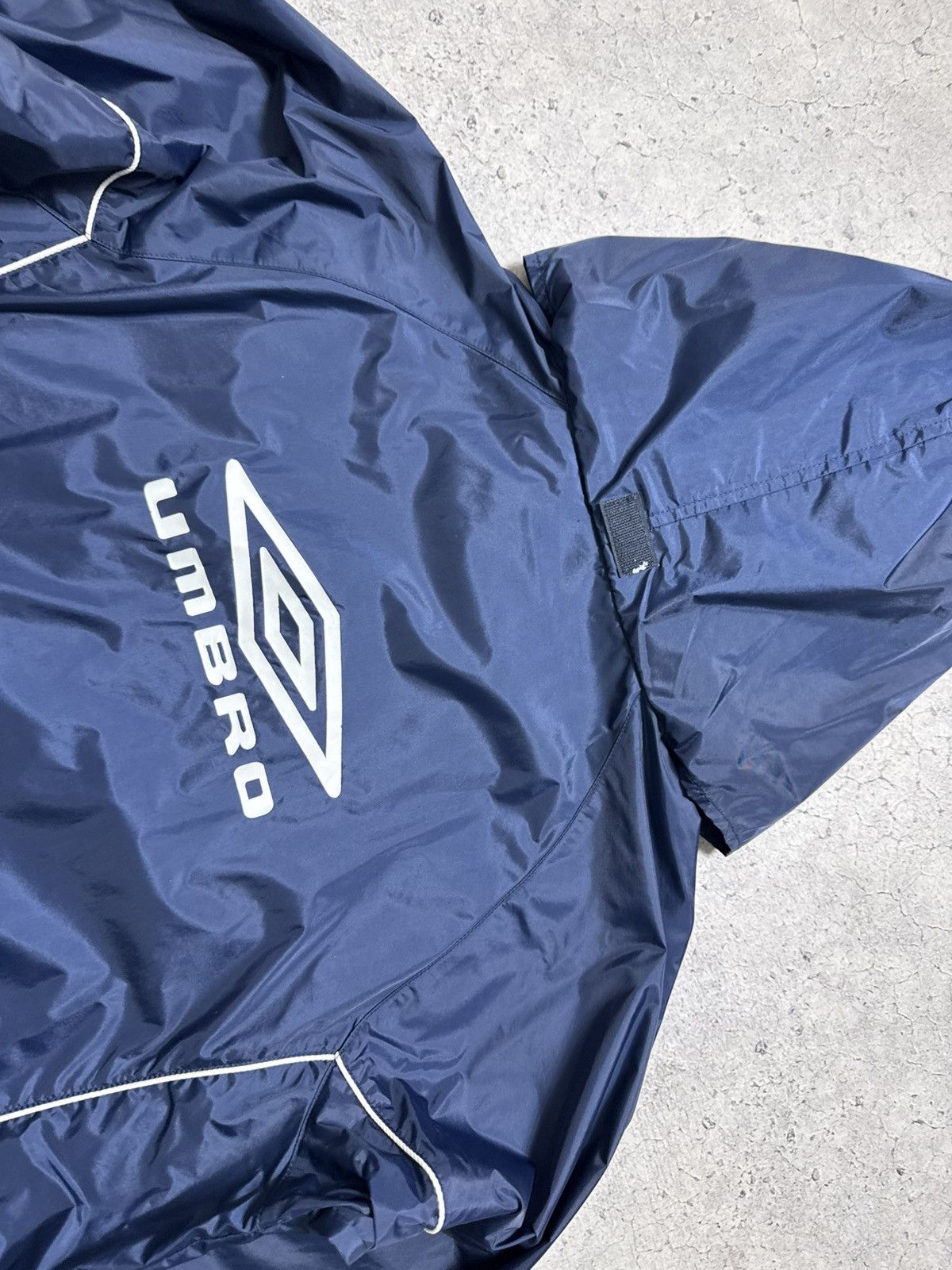 Umbro Umbro Nylon Light Windbreakers Jacket Big Logo Navy Size S Size US S / EU 44-46 / 1 - 12 Thumbnail