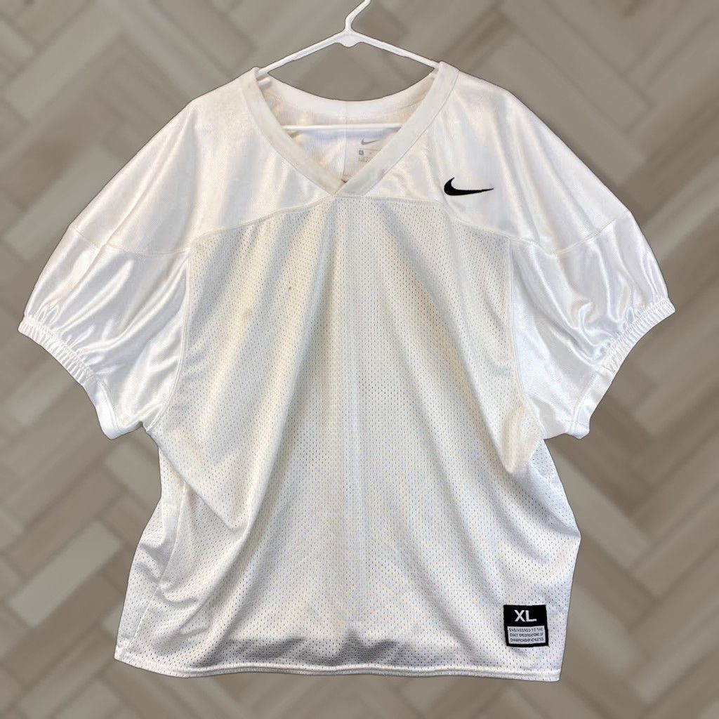 Nike Nike Practice Jersey T-Shirt V-Neck White XL Mens Activewear Size US XL / EU 56 / 4 - 1 Thumbnail