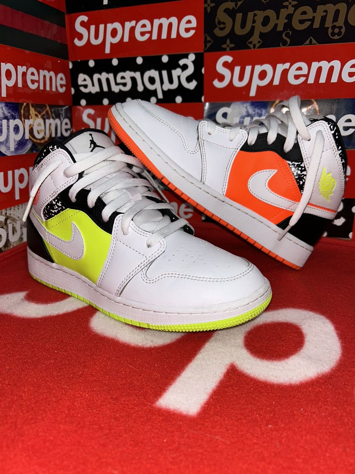 Jordan Brand Jordan 1 Mid Composition Notebook (GS) 554725-870 size 5.5y Size US 5.5 / EU 38 - 1 Thumbnail