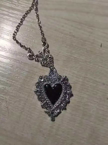 Other Black Color Heart Necklace Size ONE SIZE - 2 Thumbnail