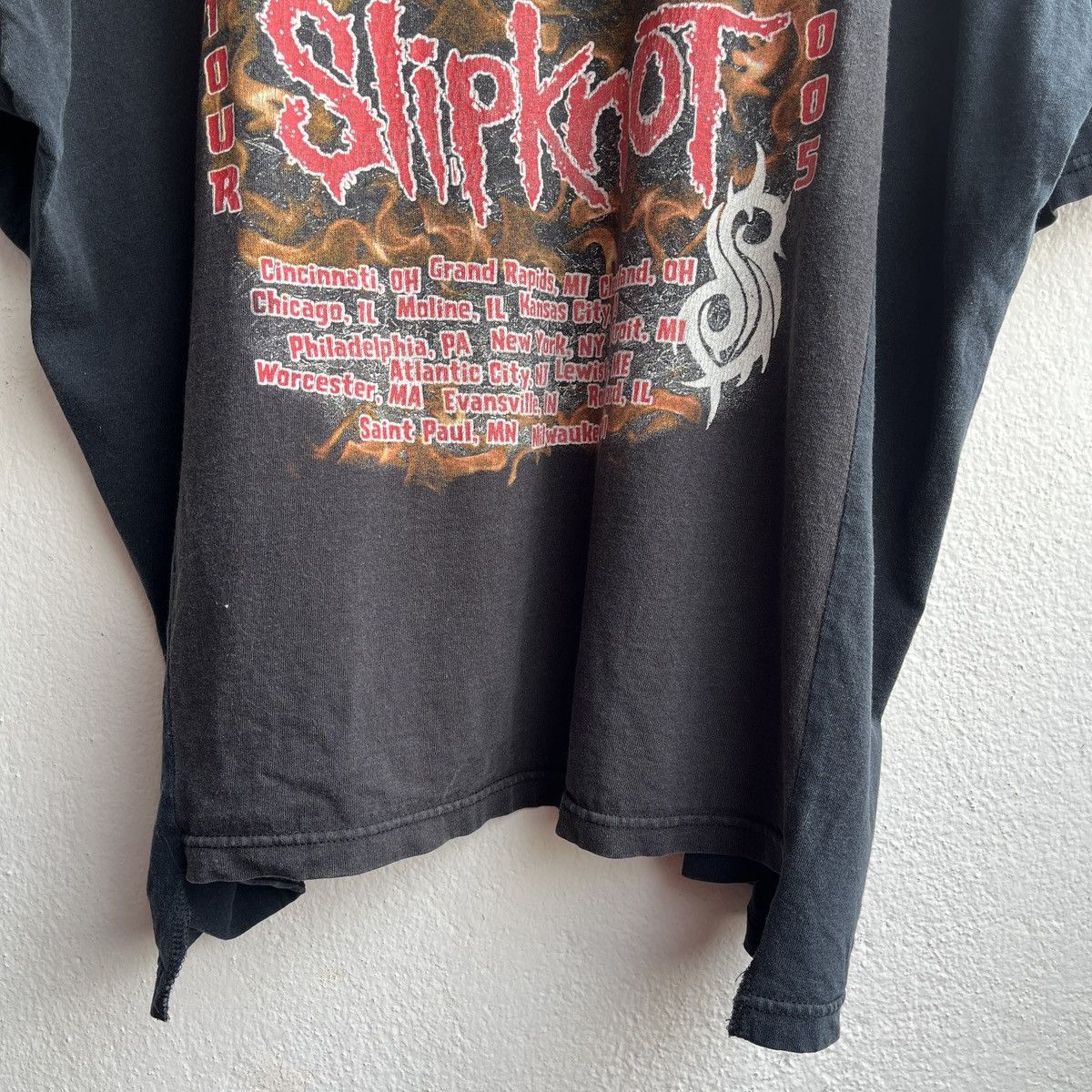 Slipknot VINTAGE CUSTOM SLIPKNOT TOUR 2005 FRONT BACK PRINTED TSHIRT Size US XL / EU 56 / 4 - 11 Thumbnail