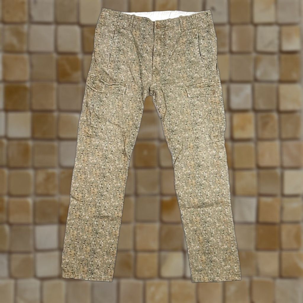 Levi's VINTAGE Levi's Military Cargo Camo Pants Men's Size 33x32 Green Camouflage Straight Leg 90s Military Workwear Size US 33 - 1 Thumbnail