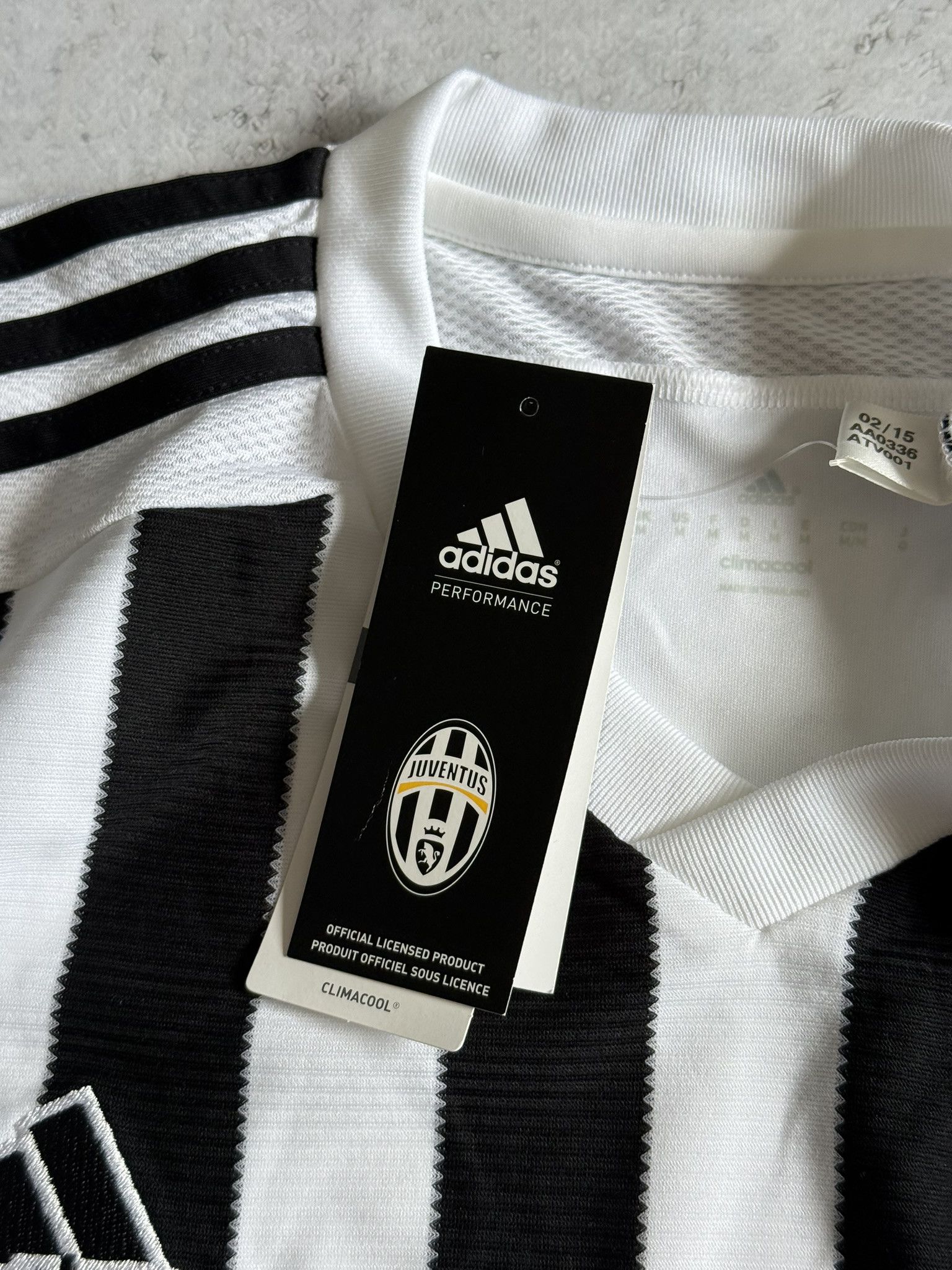 Adidas JUVENTUS 2015 2016 HOME SHIRT SOCCER JERSEY ADIDAS SIZE M Size US M / EU 48-50 / 2 - 5 Thumbnail